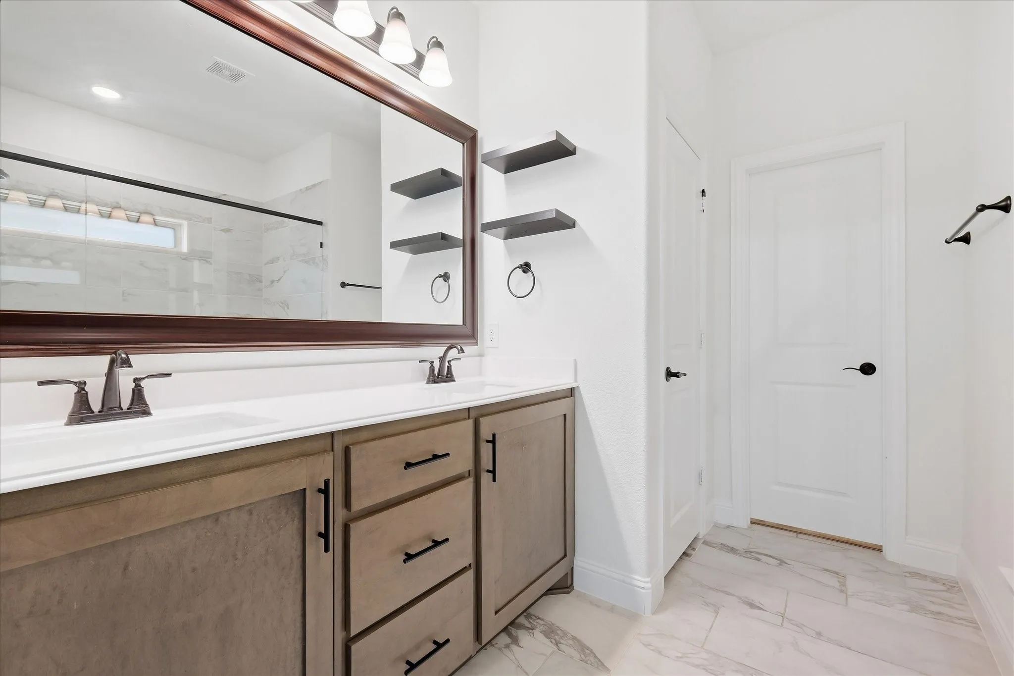 Single Family Residence For Rent in Denton County , 229 Clairmont Drive, Ponder, Texas 76259, 5 Bedroom, 4 Bathroom, 2 Garage spaces, 3,274 Sqft, built in 2023, mls#21379357, Real Estate Agent in Ponder, Homes For Rent in Denton county, Homes For Rent in Ponder, Realtor in Ponder Texas, Real Estate Brokerage Independent Realty Texas, Luminita Cordes Realtor