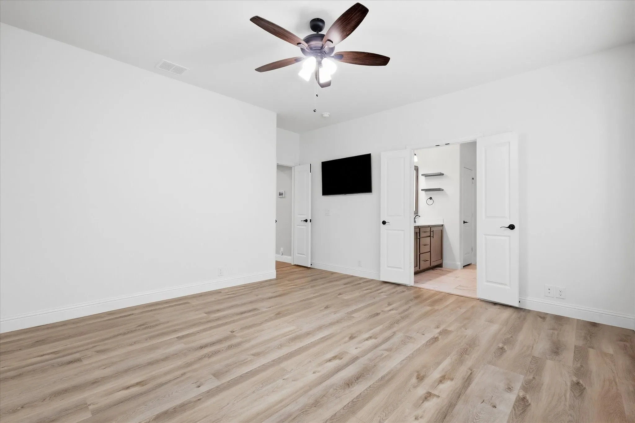 Single Family Residence For Rent in Denton County , 229 Clairmont Drive, Ponder, Texas 76259, 5 Bedroom, 4 Bathroom, 2 Garage spaces, 3,274 Sqft, built in 2023, mls#21379357, Real Estate Agent in Ponder, Homes For Rent in Denton county, Homes For Rent in Ponder, Realtor in Ponder Texas, Real Estate Brokerage Independent Realty Texas, Luminita Cordes Realtor