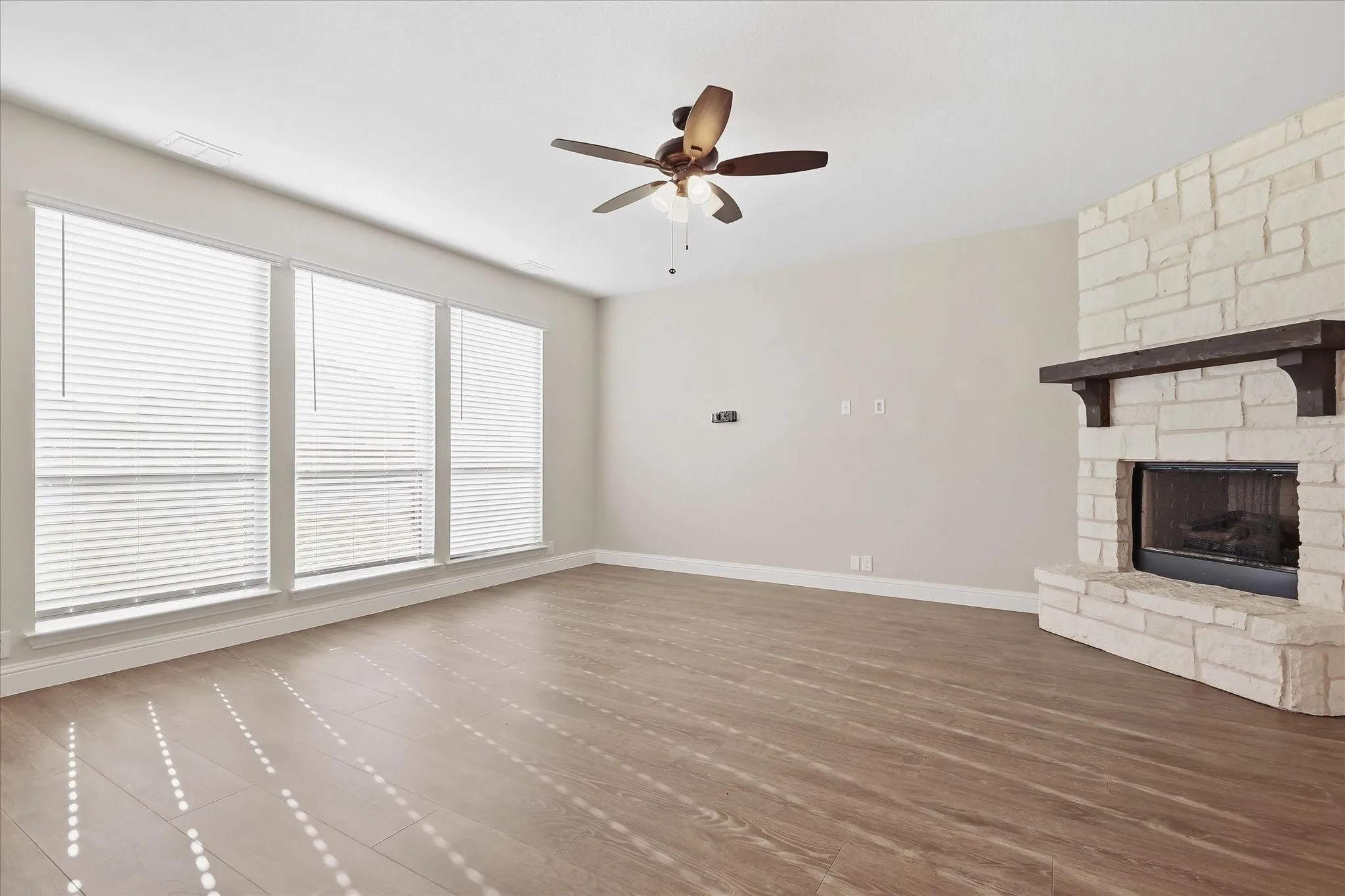 Single Family Residence For Rent in Denton County , 229 Clairmont Drive, Ponder, Texas 76259, 5 Bedroom, 4 Bathroom, 2 Garage spaces, 3,274 Sqft, built in 2023, mls#21379357, Real Estate Agent in Ponder, Homes For Rent in Denton county, Homes For Rent in Ponder, Realtor in Ponder Texas, Real Estate Brokerage Independent Realty Texas, Luminita Cordes Realtor