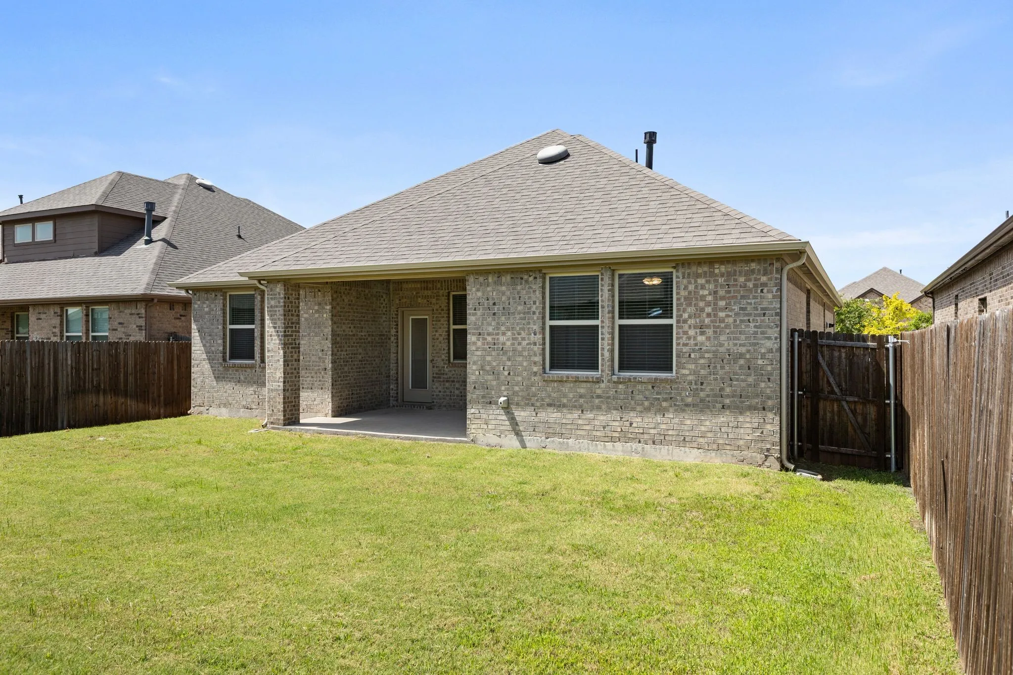 Single Family Residence For Rent in Kaufman County , 2045 Tahoka Lane, Heath, Texas 75126, 4 Bedroom, 2 Bathroom, 2 Garage spaces, 1,830 Sqft, built in 2021, mls#21379853, Real Estate Agent in Heath, Homes For Rent in Kaufman county, Homes For Rent in Heath, Realtor in Heath Texas, Real Estate Brokerage Independent Realty Texas, Luminita Cordes Realtor