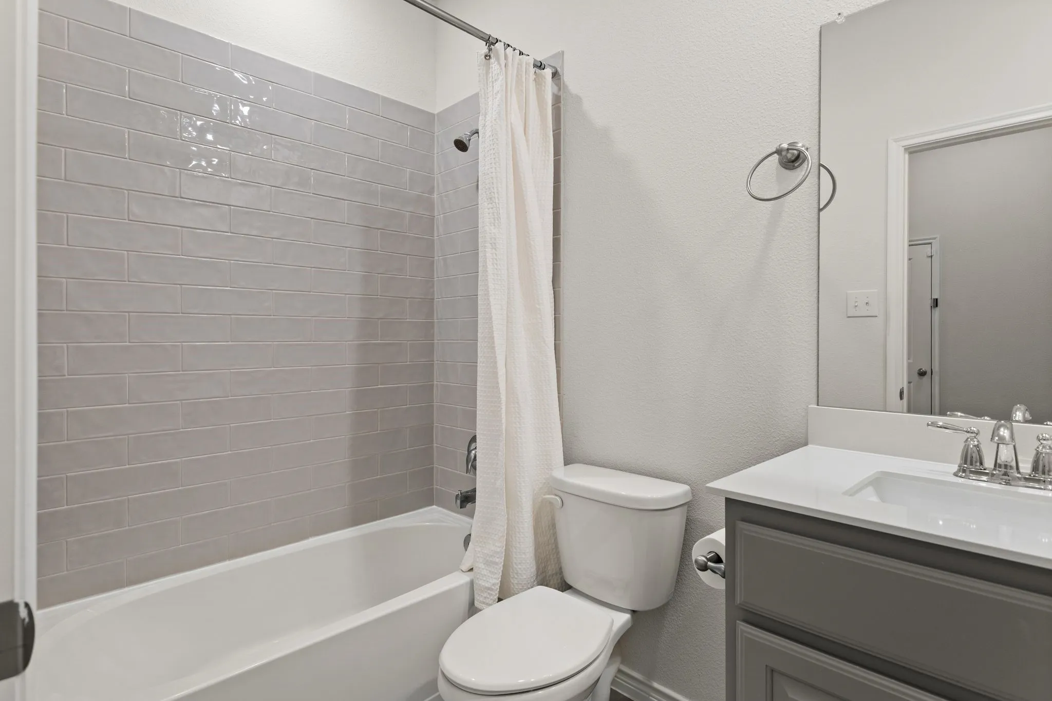 Single Family Residence For Rent in Kaufman County , 2045 Tahoka Lane, Heath, Texas 75126, 4 Bedroom, 2 Bathroom, 2 Garage spaces, 1,830 Sqft, built in 2021, mls#21379853, Real Estate Agent in Heath, Homes For Rent in Kaufman county, Homes For Rent in Heath, Realtor in Heath Texas, Real Estate Brokerage Independent Realty Texas, Luminita Cordes Realtor