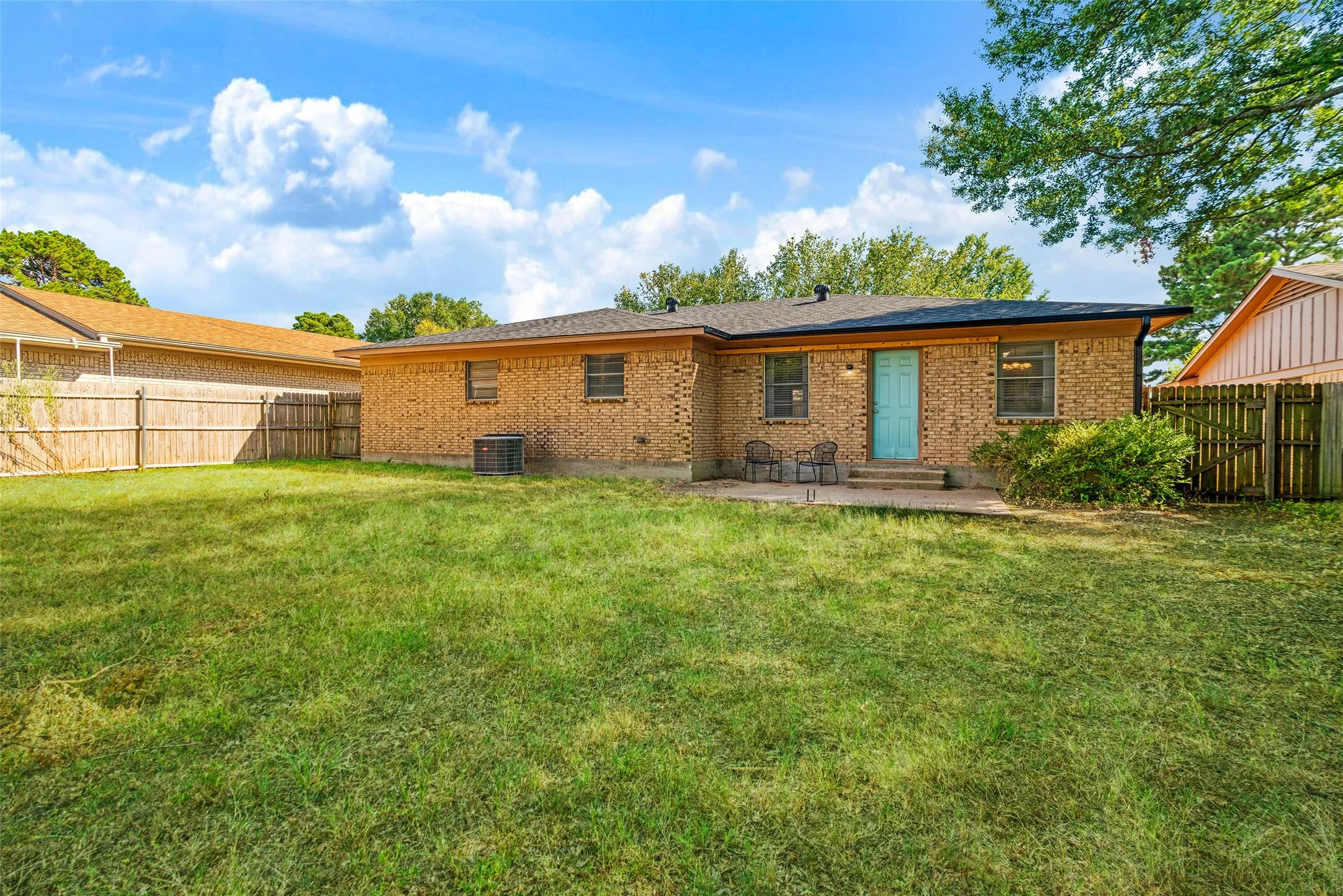 Single Family Residence For Sale in Lamar County , 3475 Vagas Drive, Paris, Texas 75462, 3 Bedroom, 2 Bathroom, 2 Garage spaces, 1,669 Sqft, built in 1972, mls#21350340, Real Estate Agent in Paris, Homes For Sale in Lamar county, Homes For Sale in Paris, Realtor in Paris Texas, Real Estate Brokerage Independent Realty Texas, Luminita Cordes Realtor