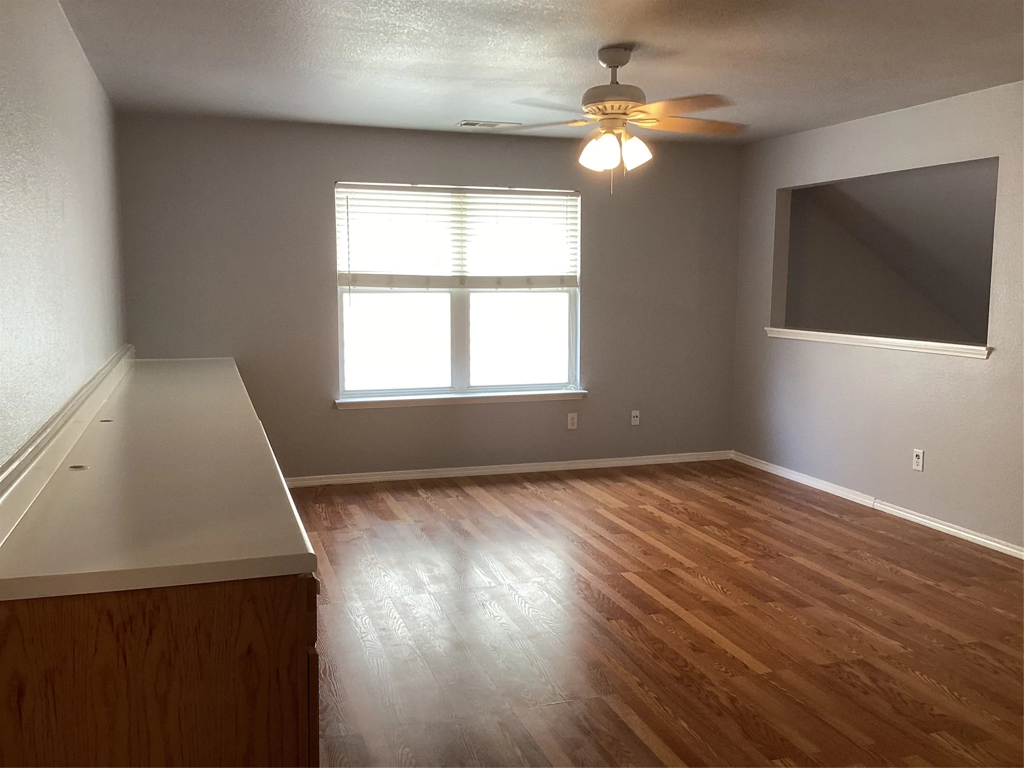 Single Family Residence For Rent in Tarrant County , 5012 Raymond Drive, Fort Worth, Texas 76244, 4 Bedroom, 3 Bathroom, 2 Garage spaces, 2,567 Sqft, built in 2002, mls#21379855, Real Estate Agent in Fort Worth, Homes For Rent in Tarrant county, Homes For Rent in Fort Worth, Realtor in Fort Worth Texas, Real Estate Brokerage Independent Realty Texas, Luminita Cordes Realtor