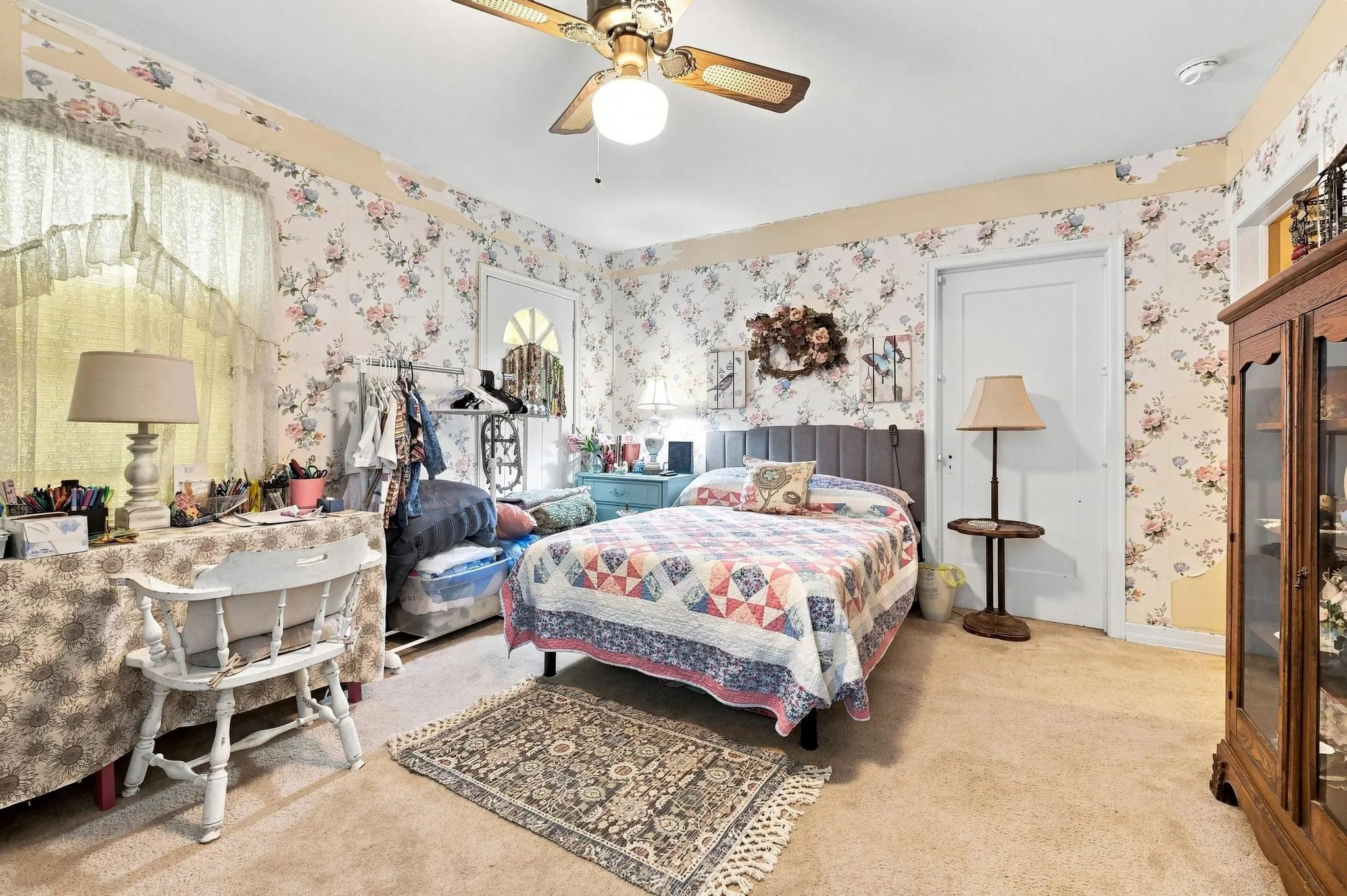Single Family Residence For Sale in Grayson County , 1231 W Sears Street, Denison, Texas 75020, 2 Bedroom, 1 Bathroom, 2 Garage spaces, 1,492 Sqft, built in 1928, mls#21378475, Real Estate Agent in Denison, Homes For Sale in Grayson county, Homes For Sale in Denison, Realtor in Denison Texas, Real Estate Brokerage Independent Realty Texas, Luminita Cordes Realtor