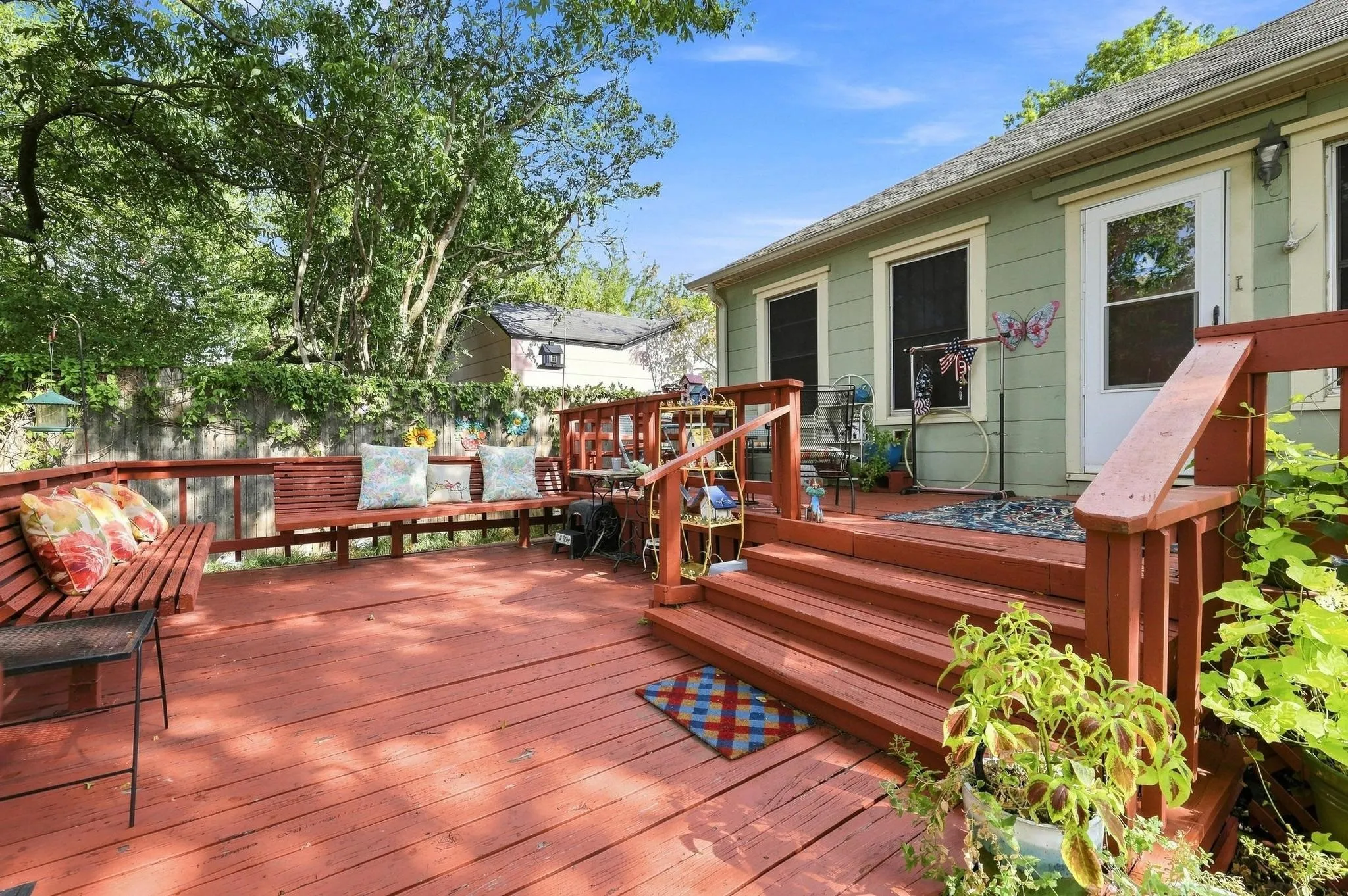 deck is shaded in the afternoon!