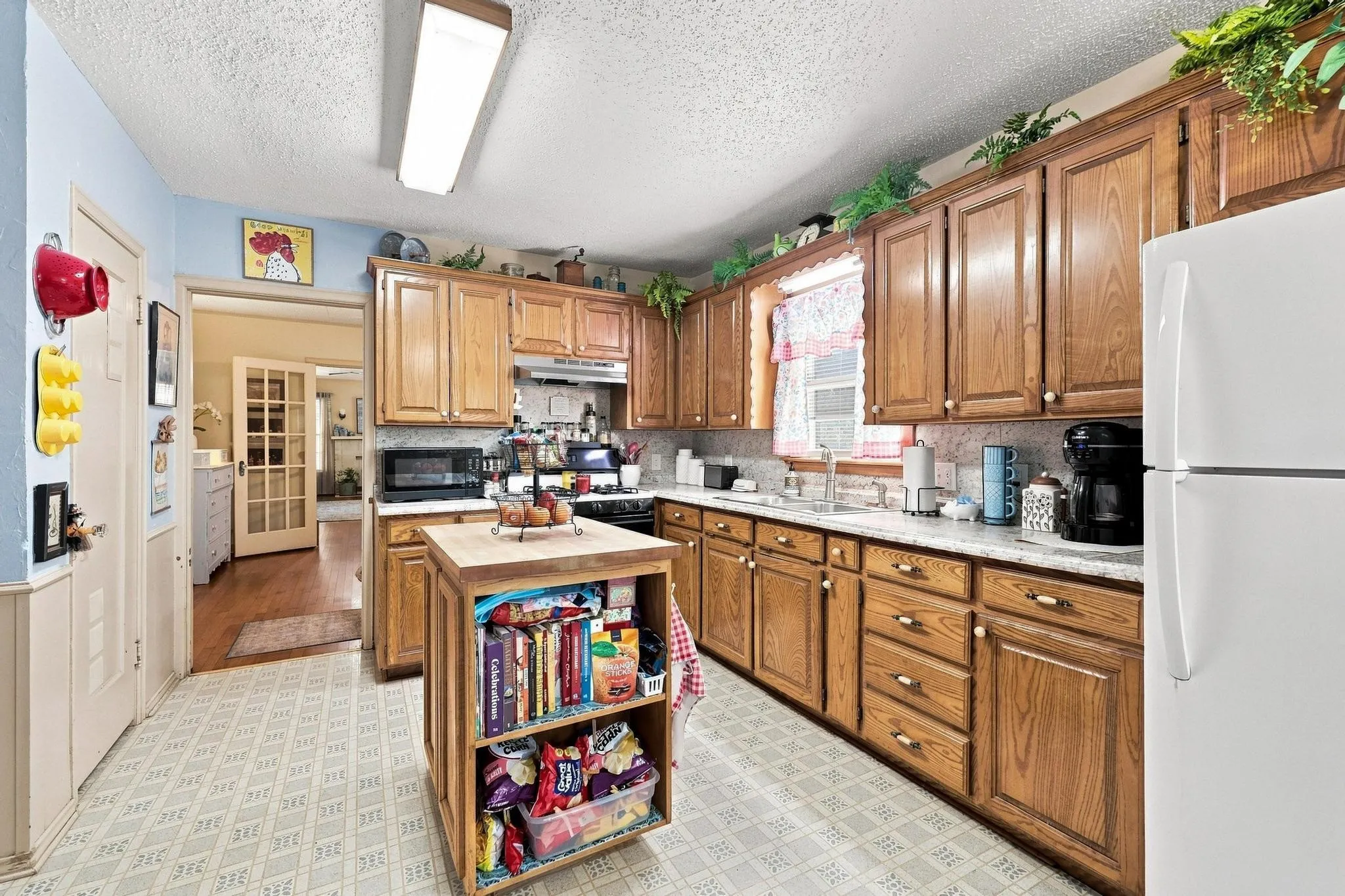 Single Family Residence For Sale in Grayson County , 1231 W Sears Street, Denison, Texas 75020, 2 Bedroom, 1 Bathroom, 2 Garage spaces, 1,492 Sqft, built in 1928, mls#21378475, Real Estate Agent in Denison, Homes For Sale in Grayson county, Homes For Sale in Denison, Realtor in Denison Texas, Real Estate Brokerage Independent Realty Texas, Luminita Cordes Realtor