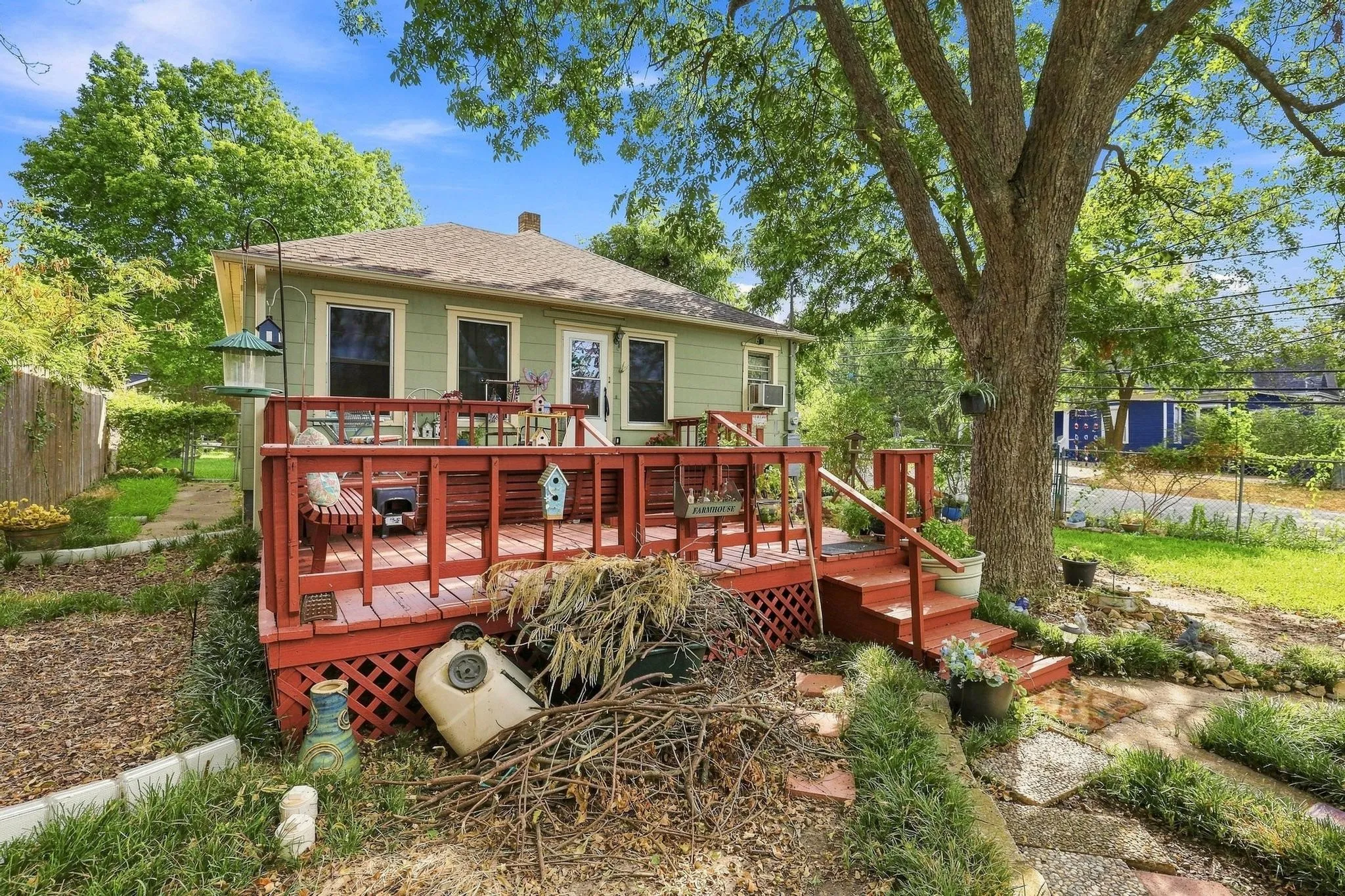 Single Family Residence For Sale in Grayson County , 1231 W Sears Street, Denison, Texas 75020, 2 Bedroom, 1 Bathroom, 2 Garage spaces, 1,492 Sqft, built in 1928, mls#21378475, Real Estate Agent in Denison, Homes For Sale in Grayson county, Homes For Sale in Denison, Realtor in Denison Texas, Real Estate Brokerage Independent Realty Texas, Luminita Cordes Realtor