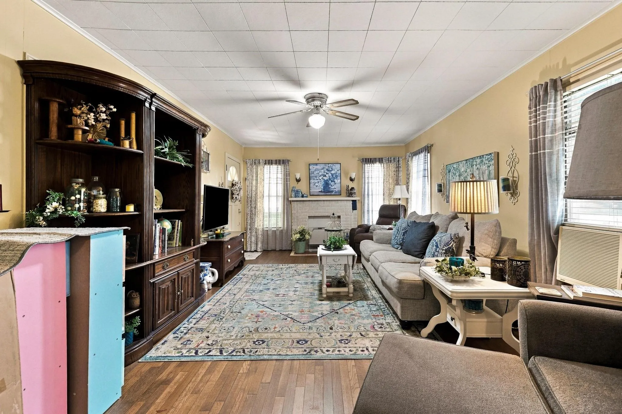 Single Family Residence For Sale in Grayson County , 1231 W Sears Street, Denison, Texas 75020, 2 Bedroom, 1 Bathroom, 2 Garage spaces, 1,492 Sqft, built in 1928, mls#21378475, Real Estate Agent in Denison, Homes For Sale in Grayson county, Homes For Sale in Denison, Realtor in Denison Texas, Real Estate Brokerage Independent Realty Texas, Luminita Cordes Realtor