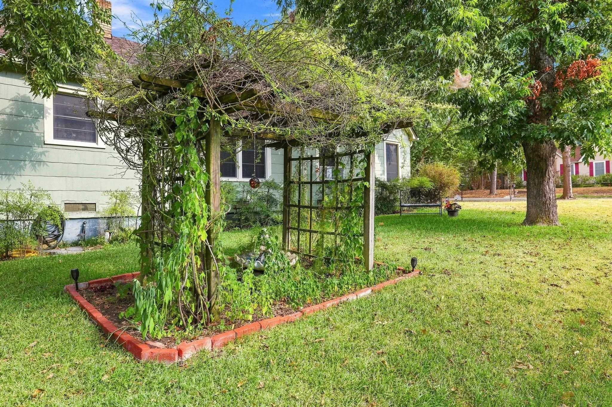 Single Family Residence For Sale in Grayson County , 1231 W Sears Street, Denison, Texas 75020, 2 Bedroom, 1 Bathroom, 2 Garage spaces, 1,492 Sqft, built in 1928, mls#21378475, Real Estate Agent in Denison, Homes For Sale in Grayson county, Homes For Sale in Denison, Realtor in Denison Texas, Real Estate Brokerage Independent Realty Texas, Luminita Cordes Realtor