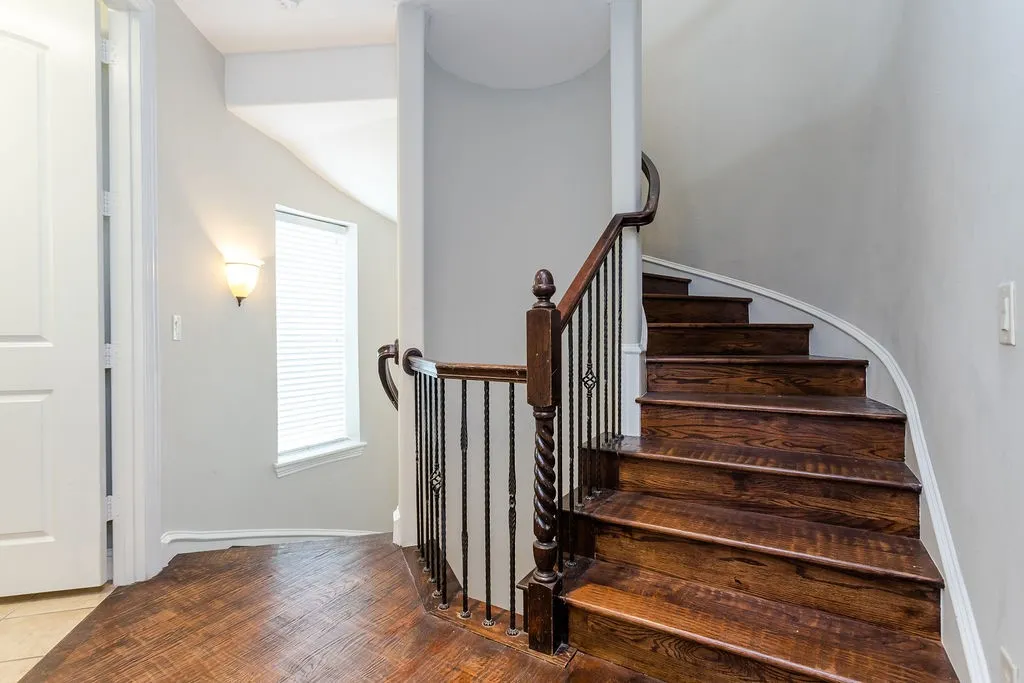 Townhouse For Rent in Dallas County , 3817 Bowser Avenue C, Dallas, Texas 75219, 3 Bedroom, 4 Bathroom, 2 Garage spaces, 2,944 Sqft, built in 2007, mls#21379856, Real Estate Agent in Dallas, Homes For Rent in Dallas county, Homes For Rent in Dallas, Realtor in Dallas Texas, Real Estate Brokerage Independent Realty Texas, Luminita Cordes Realtor