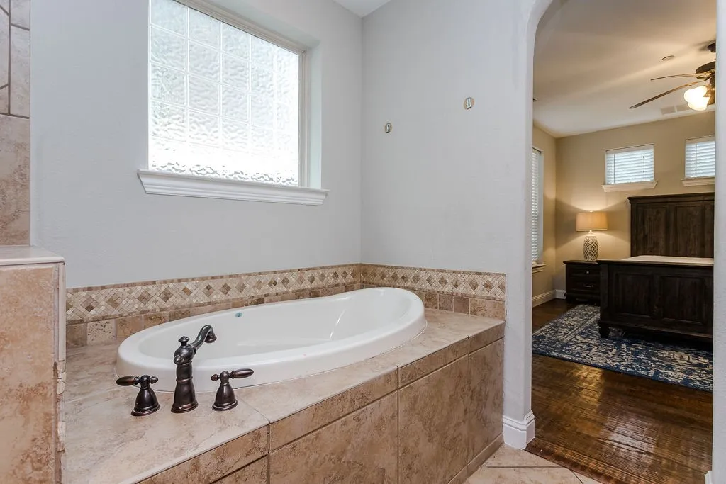 Townhouse For Rent in Dallas County , 3817 Bowser Avenue C, Dallas, Texas 75219, 3 Bedroom, 4 Bathroom, 2 Garage spaces, 2,944 Sqft, built in 2007, mls#21379856, Real Estate Agent in Dallas, Homes For Rent in Dallas county, Homes For Rent in Dallas, Realtor in Dallas Texas, Real Estate Brokerage Independent Realty Texas, Luminita Cordes Realtor
