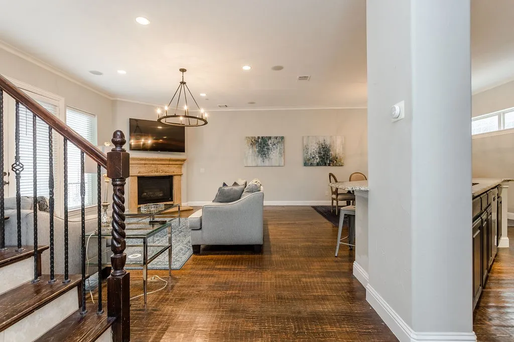 Townhouse For Rent in Dallas County , 3817 Bowser Avenue C, Dallas, Texas 75219, 3 Bedroom, 4 Bathroom, 2 Garage spaces, 2,944 Sqft, built in 2007, mls#21379856, Real Estate Agent in Dallas, Homes For Rent in Dallas county, Homes For Rent in Dallas, Realtor in Dallas Texas, Real Estate Brokerage Independent Realty Texas, Luminita Cordes Realtor