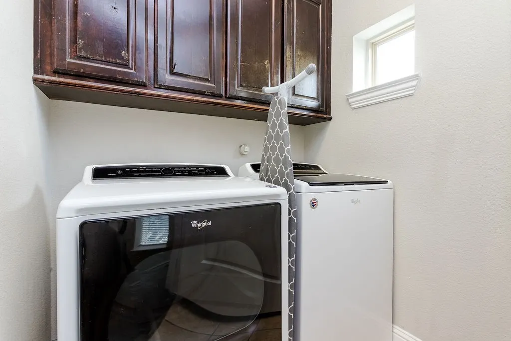 Townhouse For Rent in Dallas County , 3817 Bowser Avenue C, Dallas, Texas 75219, 3 Bedroom, 4 Bathroom, 2 Garage spaces, 2,944 Sqft, built in 2007, mls#21379856, Real Estate Agent in Dallas, Homes For Rent in Dallas county, Homes For Rent in Dallas, Realtor in Dallas Texas, Real Estate Brokerage Independent Realty Texas, Luminita Cordes Realtor