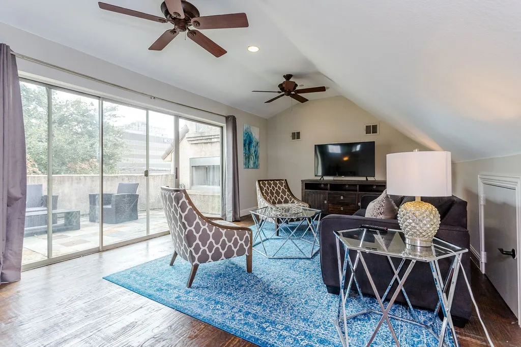 4th floor living room