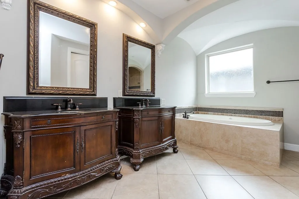 Townhouse For Rent in Dallas County , 3817 Bowser Avenue C, Dallas, Texas 75219, 3 Bedroom, 4 Bathroom, 2 Garage spaces, 2,944 Sqft, built in 2007, mls#21379856, Real Estate Agent in Dallas, Homes For Rent in Dallas county, Homes For Rent in Dallas, Realtor in Dallas Texas, Real Estate Brokerage Independent Realty Texas, Luminita Cordes Realtor