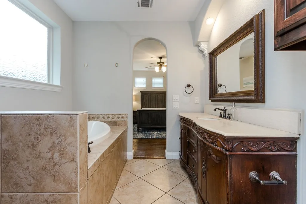 Townhouse For Rent in Dallas County , 3817 Bowser Avenue C, Dallas, Texas 75219, 3 Bedroom, 4 Bathroom, 2 Garage spaces, 2,944 Sqft, built in 2007, mls#21379856, Real Estate Agent in Dallas, Homes For Rent in Dallas county, Homes For Rent in Dallas, Realtor in Dallas Texas, Real Estate Brokerage Independent Realty Texas, Luminita Cordes Realtor