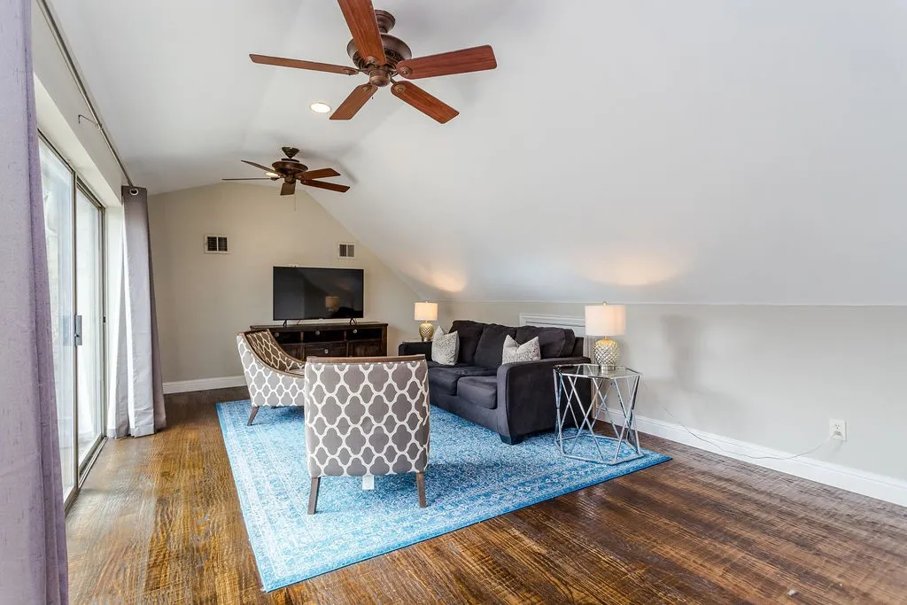4th floor living room