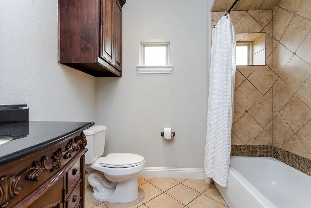 3rd floor guest bathroom