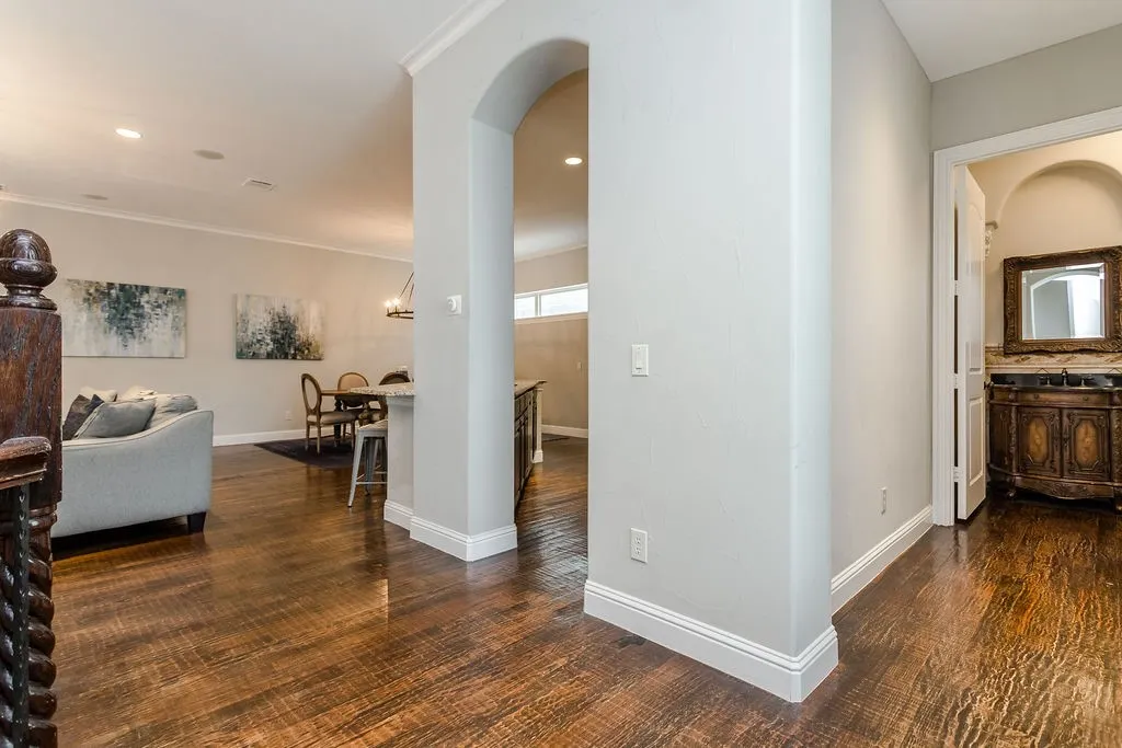 Townhouse For Rent in Dallas County , 3817 Bowser Avenue C, Dallas, Texas 75219, 3 Bedroom, 4 Bathroom, 2 Garage spaces, 2,944 Sqft, built in 2007, mls#21379856, Real Estate Agent in Dallas, Homes For Rent in Dallas county, Homes For Rent in Dallas, Realtor in Dallas Texas, Real Estate Brokerage Independent Realty Texas, Luminita Cordes Realtor