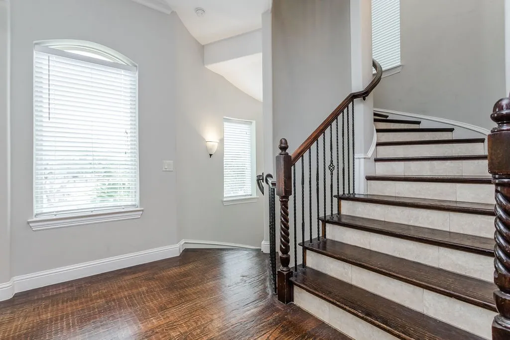 Townhouse For Rent in Dallas County , 3817 Bowser Avenue C, Dallas, Texas 75219, 3 Bedroom, 4 Bathroom, 2 Garage spaces, 2,944 Sqft, built in 2007, mls#21379856, Real Estate Agent in Dallas, Homes For Rent in Dallas county, Homes For Rent in Dallas, Realtor in Dallas Texas, Real Estate Brokerage Independent Realty Texas, Luminita Cordes Realtor