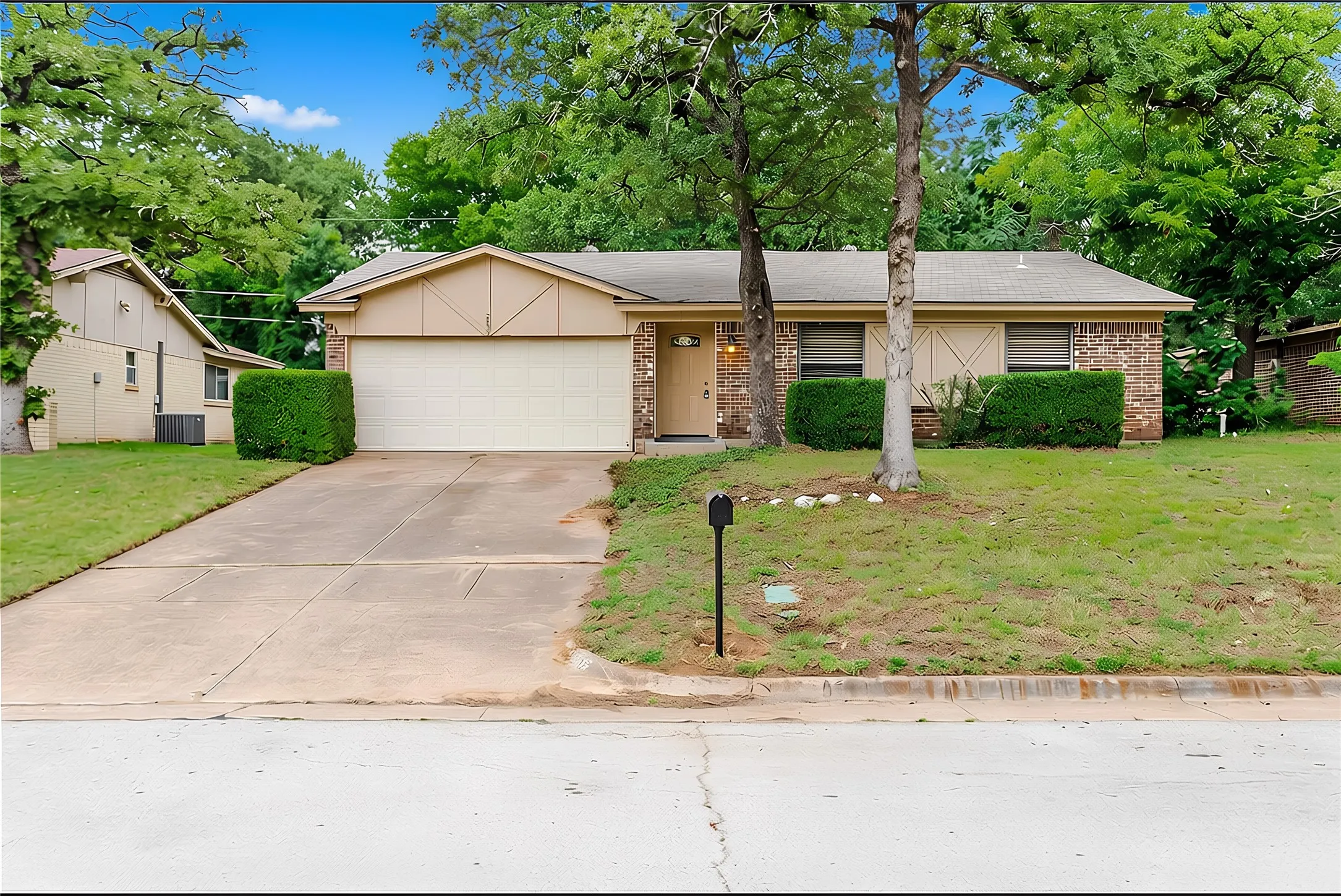 Single Family Residence For Rent in Tarrant County , 2805 Mintwood Place, Arlington, Texas 76016, 3 Bedroom, 2 Bathroom, 2 Garage spaces, 1,328 Sqft, built in 1974, mls#21379861, Real Estate Agent in Arlington, Homes For Rent in Tarrant county, Homes For Rent in Arlington, Realtor in Arlington Texas, Real Estate Brokerage Independent Realty Texas, Luminita Cordes Realtor