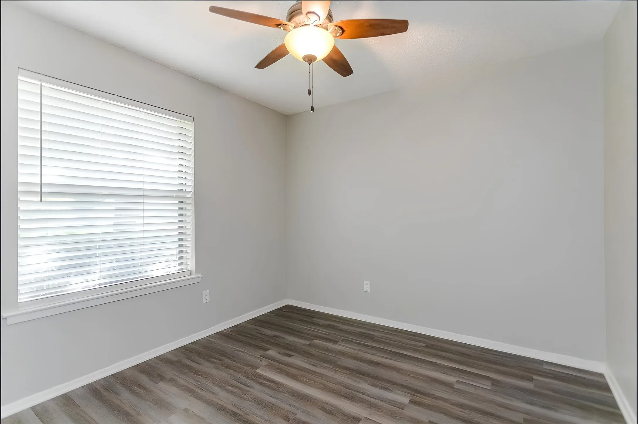 Single Family Residence For Rent in Tarrant County , 2805 Mintwood Place, Arlington, Texas 76016, 3 Bedroom, 2 Bathroom, 2 Garage spaces, 1,328 Sqft, built in 1974, mls#21379861, Real Estate Agent in Arlington, Homes For Rent in Tarrant county, Homes For Rent in Arlington, Realtor in Arlington Texas, Real Estate Brokerage Independent Realty Texas, Luminita Cordes Realtor