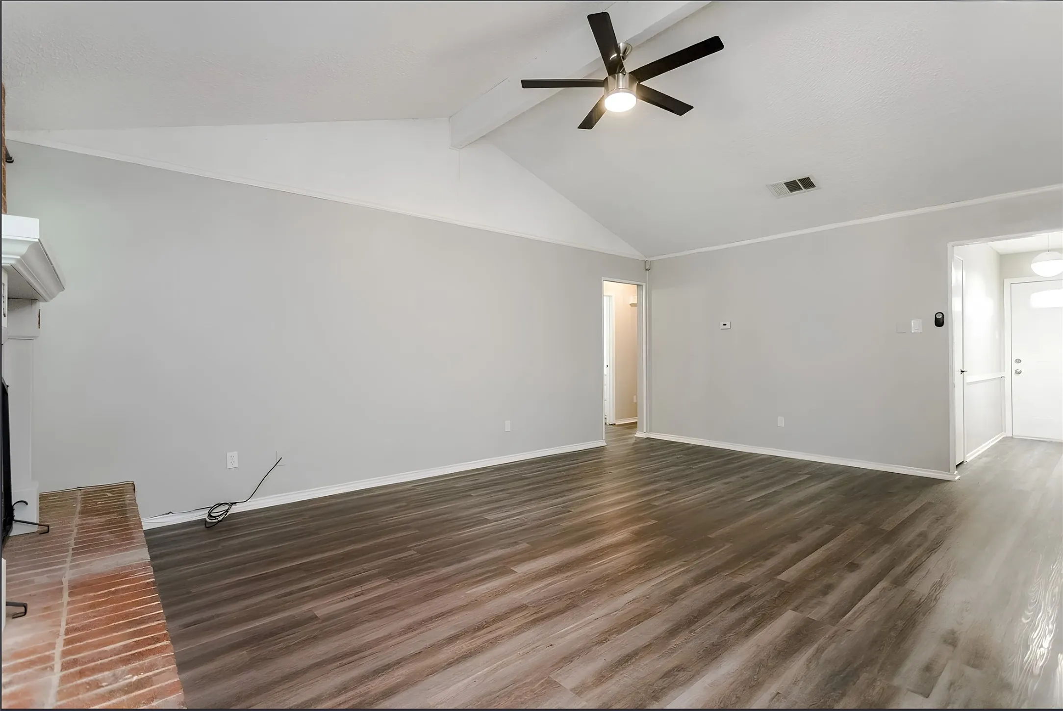 Single Family Residence For Rent in Tarrant County , 2805 Mintwood Place, Arlington, Texas 76016, 3 Bedroom, 2 Bathroom, 2 Garage spaces, 1,328 Sqft, built in 1974, mls#21379861, Real Estate Agent in Arlington, Homes For Rent in Tarrant county, Homes For Rent in Arlington, Realtor in Arlington Texas, Real Estate Brokerage Independent Realty Texas, Luminita Cordes Realtor
