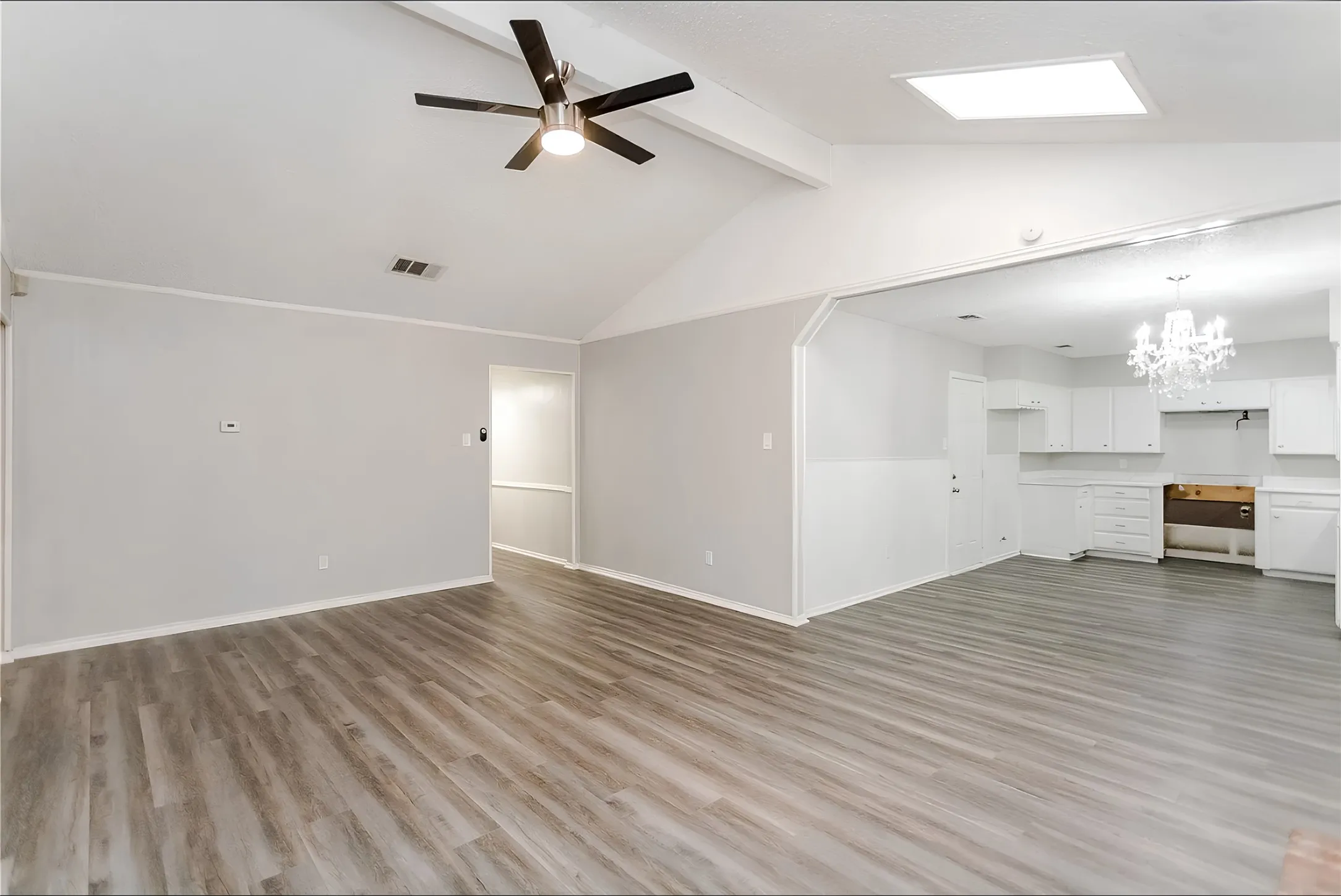 Single Family Residence For Rent in Tarrant County , 2805 Mintwood Place, Arlington, Texas 76016, 3 Bedroom, 2 Bathroom, 2 Garage spaces, 1,328 Sqft, built in 1974, mls#21379861, Real Estate Agent in Arlington, Homes For Rent in Tarrant county, Homes For Rent in Arlington, Realtor in Arlington Texas, Real Estate Brokerage Independent Realty Texas, Luminita Cordes Realtor