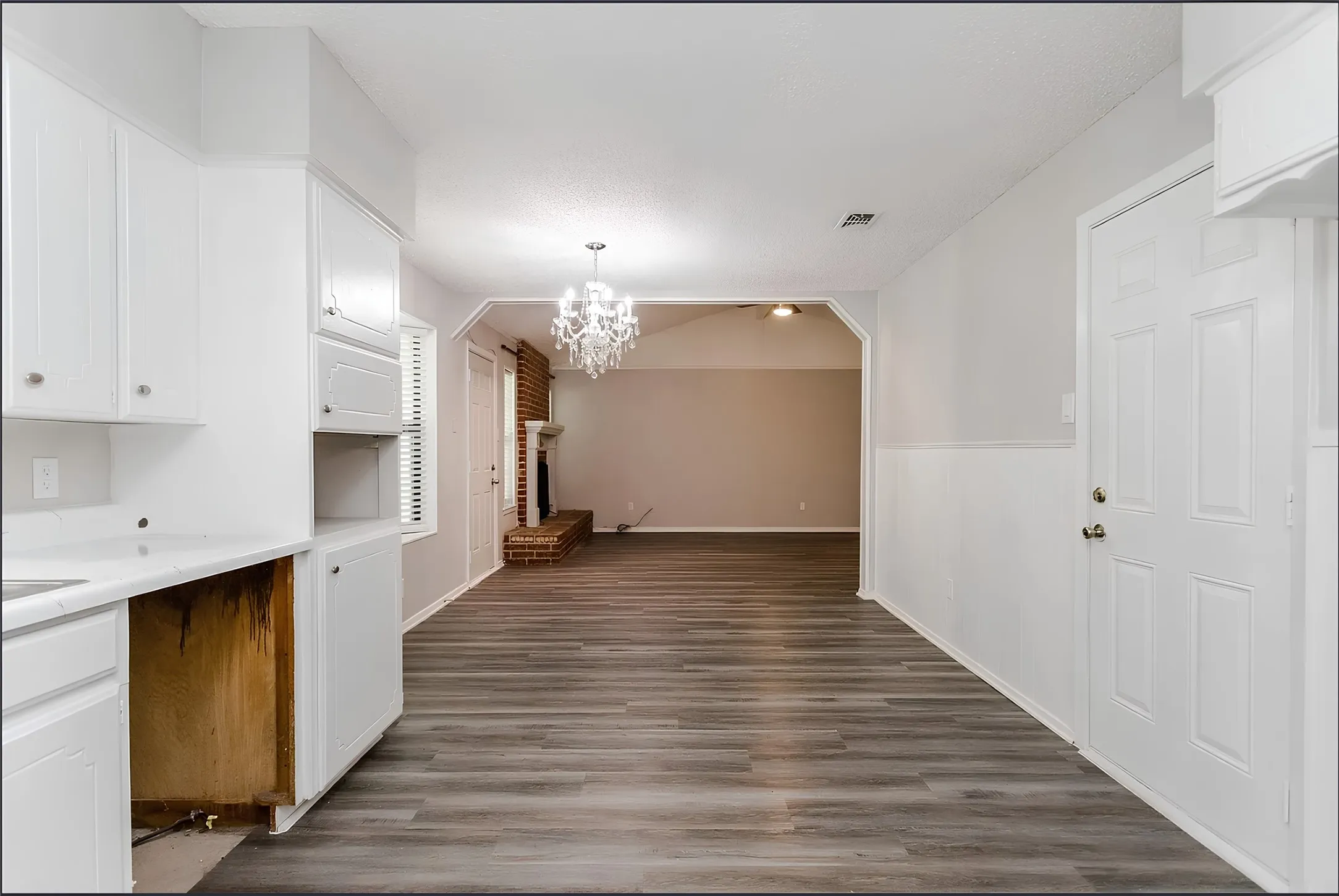 Single Family Residence For Rent in Tarrant County , 2805 Mintwood Place, Arlington, Texas 76016, 3 Bedroom, 2 Bathroom, 2 Garage spaces, 1,328 Sqft, built in 1974, mls#21379861, Real Estate Agent in Arlington, Homes For Rent in Tarrant county, Homes For Rent in Arlington, Realtor in Arlington Texas, Real Estate Brokerage Independent Realty Texas, Luminita Cordes Realtor