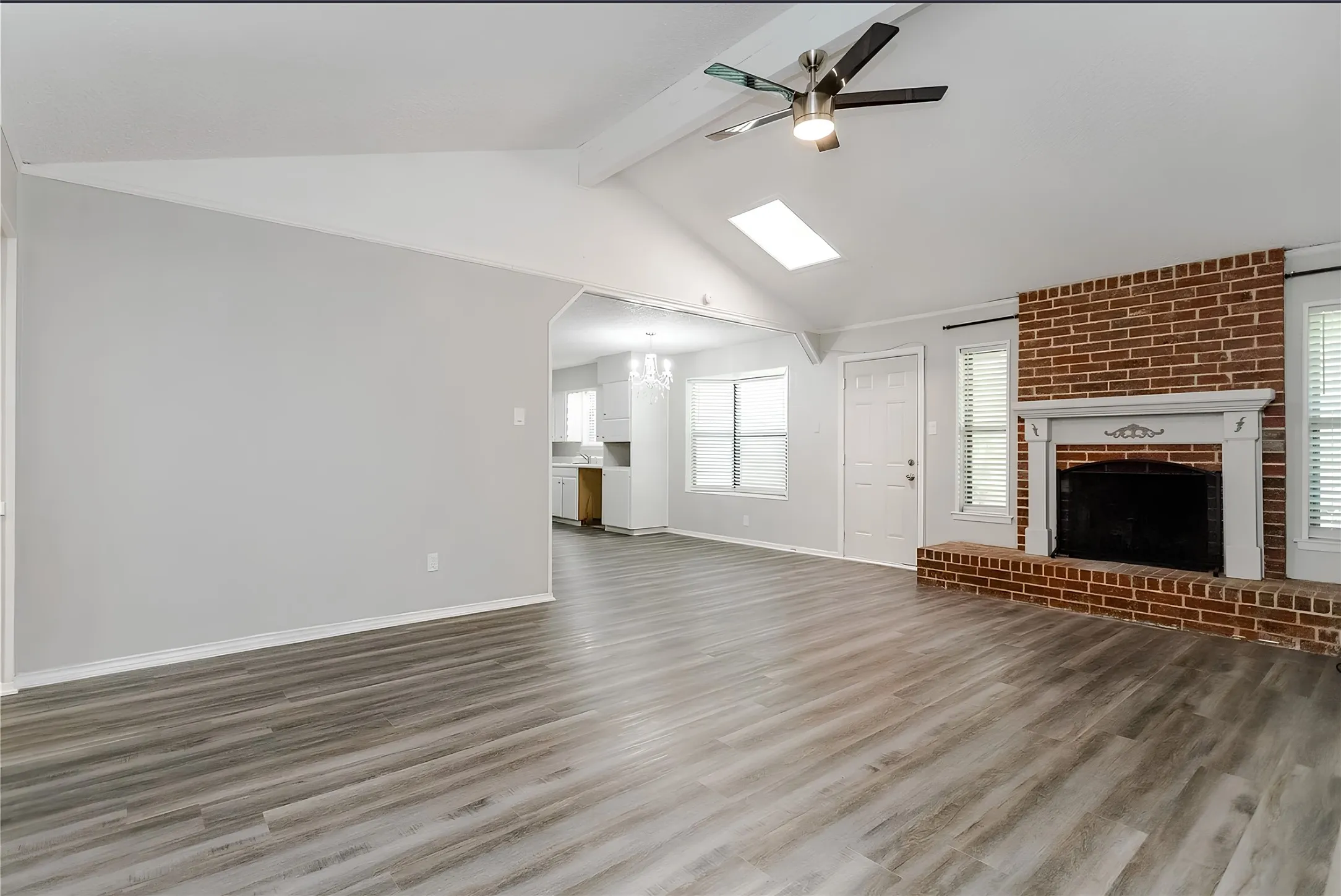 Single Family Residence For Rent in Tarrant County , 2805 Mintwood Place, Arlington, Texas 76016, 3 Bedroom, 2 Bathroom, 2 Garage spaces, 1,328 Sqft, built in 1974, mls#21379861, Real Estate Agent in Arlington, Homes For Rent in Tarrant county, Homes For Rent in Arlington, Realtor in Arlington Texas, Real Estate Brokerage Independent Realty Texas, Luminita Cordes Realtor