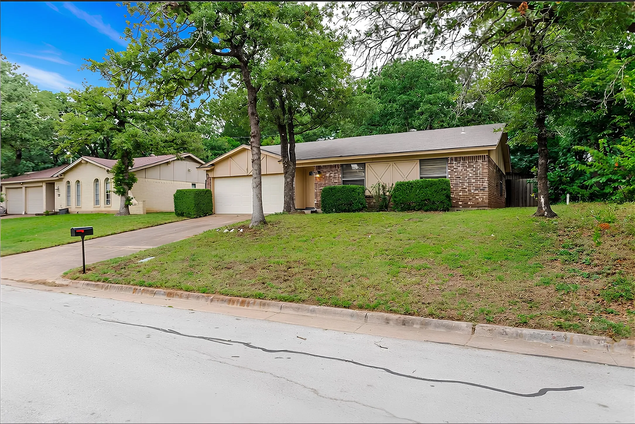 Single Family Residence For Rent in Tarrant County , 2805 Mintwood Place, Arlington, Texas 76016, 3 Bedroom, 2 Bathroom, 2 Garage spaces, 1,328 Sqft, built in 1974, mls#21379861, Real Estate Agent in Arlington, Homes For Rent in Tarrant county, Homes For Rent in Arlington, Realtor in Arlington Texas, Real Estate Brokerage Independent Realty Texas, Luminita Cordes Realtor