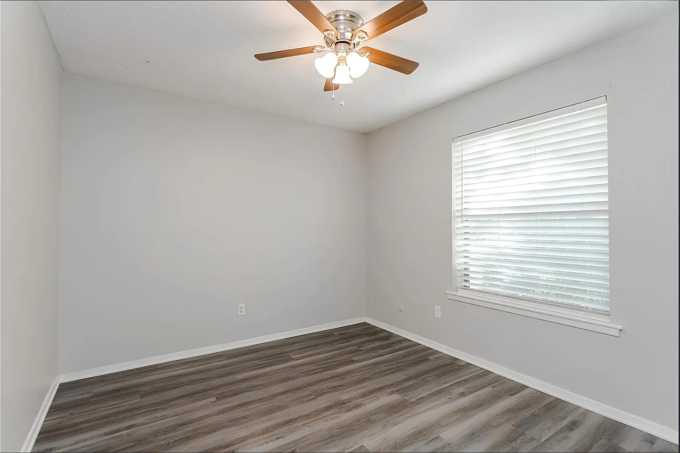 Single Family Residence For Rent in Tarrant County , 2805 Mintwood Place, Arlington, Texas 76016, 3 Bedroom, 2 Bathroom, 2 Garage spaces, 1,328 Sqft, built in 1974, mls#21379861, Real Estate Agent in Arlington, Homes For Rent in Tarrant county, Homes For Rent in Arlington, Realtor in Arlington Texas, Real Estate Brokerage Independent Realty Texas, Luminita Cordes Realtor