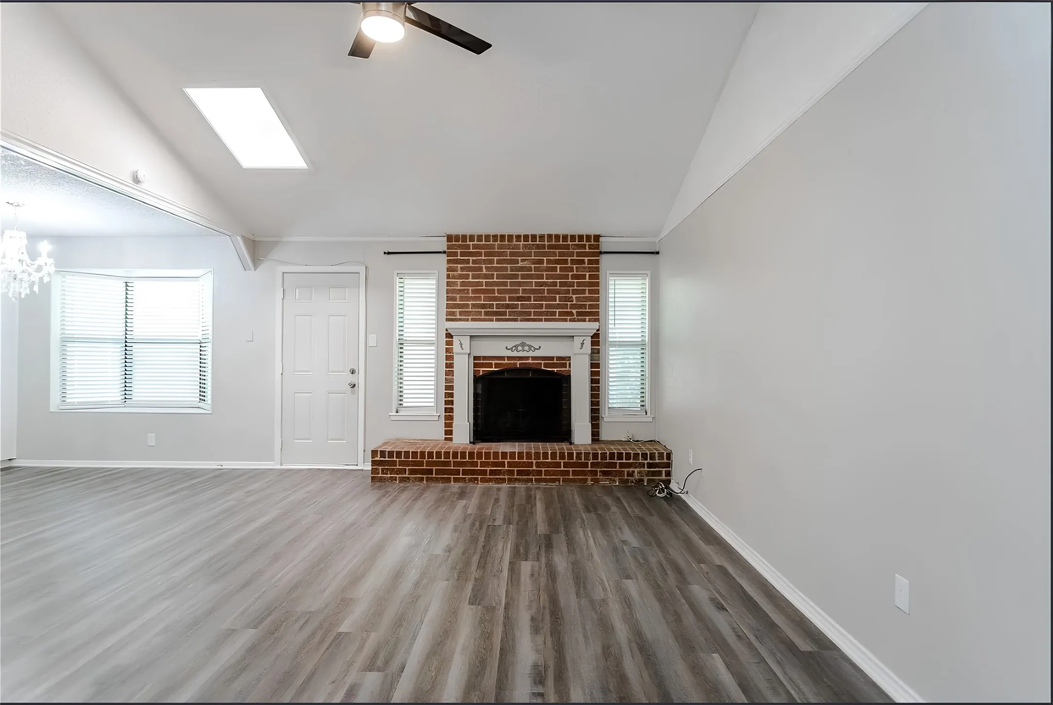 Single Family Residence For Rent in Tarrant County , 2805 Mintwood Place, Arlington, Texas 76016, 3 Bedroom, 2 Bathroom, 2 Garage spaces, 1,328 Sqft, built in 1974, mls#21379861, Real Estate Agent in Arlington, Homes For Rent in Tarrant county, Homes For Rent in Arlington, Realtor in Arlington Texas, Real Estate Brokerage Independent Realty Texas, Luminita Cordes Realtor