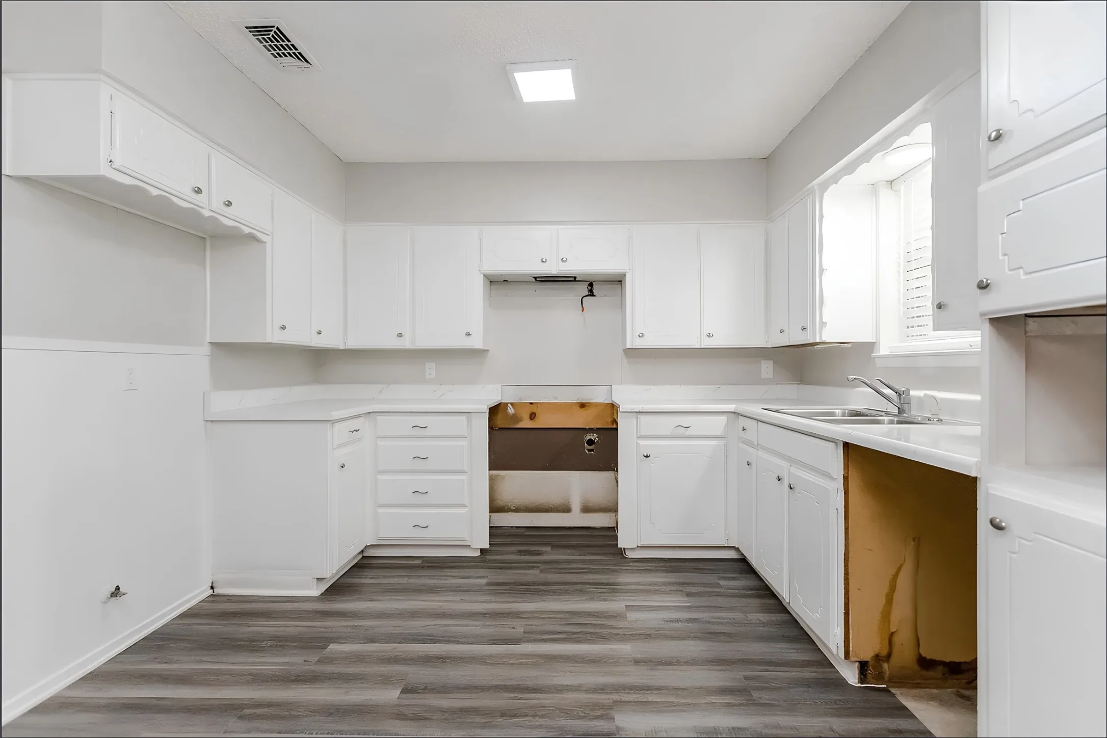 Single Family Residence For Rent in Tarrant County , 2805 Mintwood Place, Arlington, Texas 76016, 3 Bedroom, 2 Bathroom, 2 Garage spaces, 1,328 Sqft, built in 1974, mls#21379861, Real Estate Agent in Arlington, Homes For Rent in Tarrant county, Homes For Rent in Arlington, Realtor in Arlington Texas, Real Estate Brokerage Independent Realty Texas, Luminita Cordes Realtor