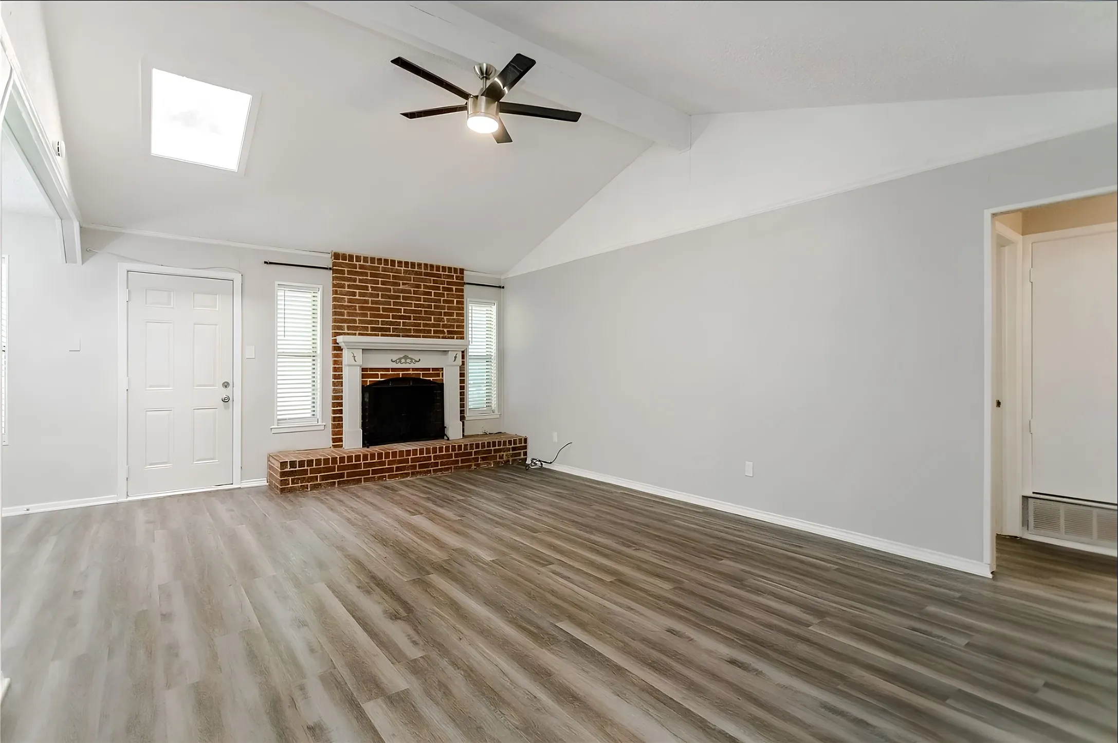 Single Family Residence For Rent in Tarrant County , 2805 Mintwood Place, Arlington, Texas 76016, 3 Bedroom, 2 Bathroom, 2 Garage spaces, 1,328 Sqft, built in 1974, mls#21379861, Real Estate Agent in Arlington, Homes For Rent in Tarrant county, Homes For Rent in Arlington, Realtor in Arlington Texas, Real Estate Brokerage Independent Realty Texas, Luminita Cordes Realtor