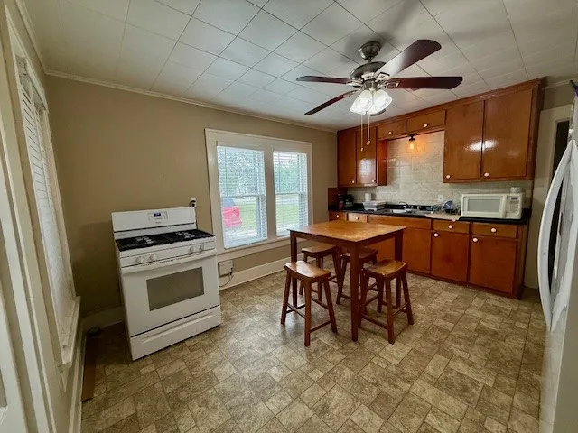 Single Family Residence For Sale in Cooke County , 322&410 E Division Street, Muenster, Texas 76252, 3 Bedroom, 2 Bathroom, Garage spaces, 1,432 Sqft, built in 1917, mls#21379858, Real Estate Agent in Muenster, Homes For Sale in Cooke county, Homes For Sale in Muenster, Realtor in Muenster Texas, Real Estate Brokerage Independent Realty Texas, Luminita Cordes Realtor