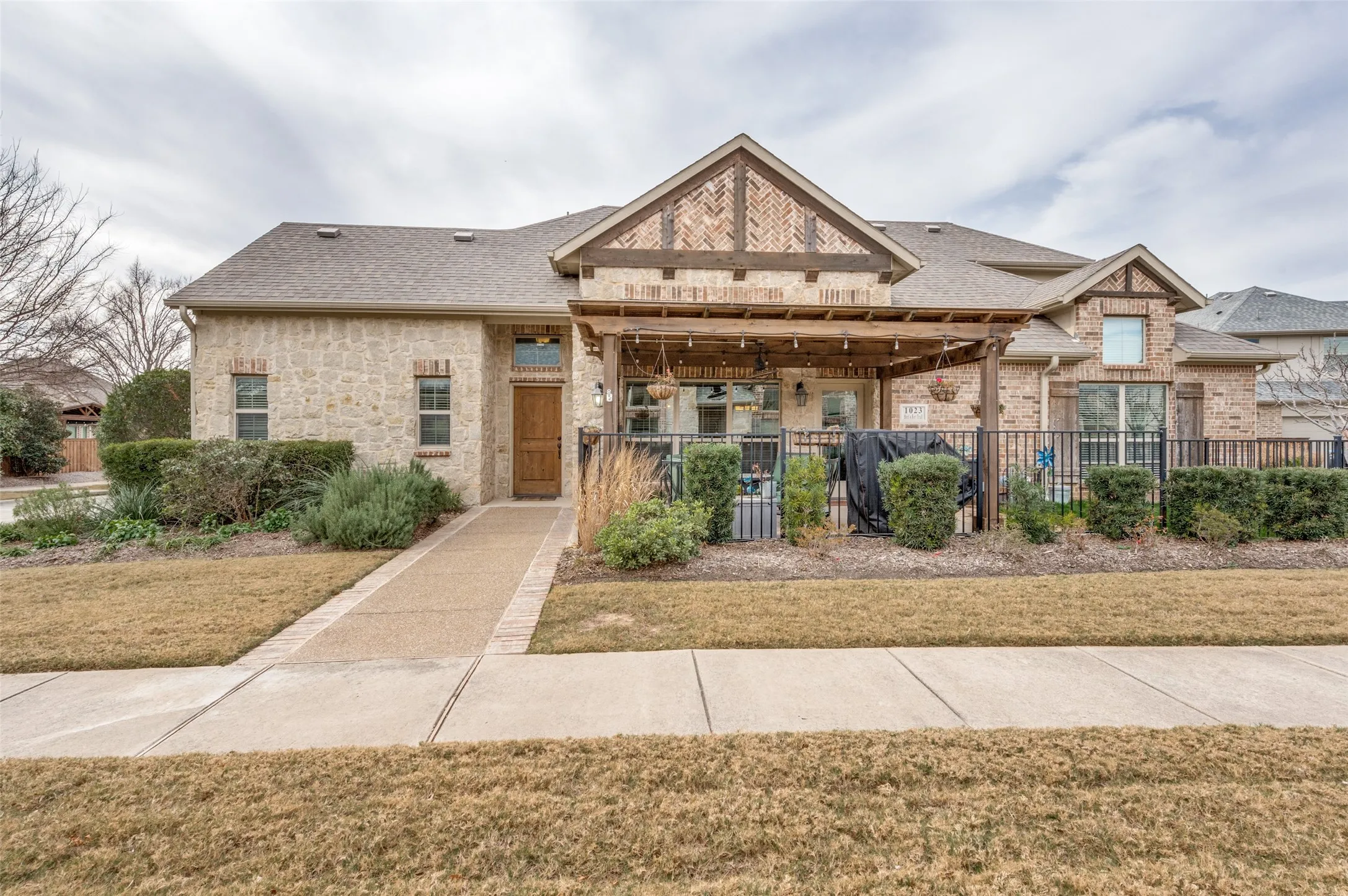Townhouse For Rent in Tarrant County , 1023 Birds Fort Trail, Arlington, Texas 76005, 3 Bedroom, 3 Bathroom, 2 Garage spaces, 2,094 Sqft, built in 2018, mls#21372411, Real Estate Agent in Arlington, Homes For Rent in Tarrant county, Homes For Rent in Arlington, Realtor in Arlington Texas, Real Estate Brokerage Independent Realty Texas, Luminita Cordes Realtor