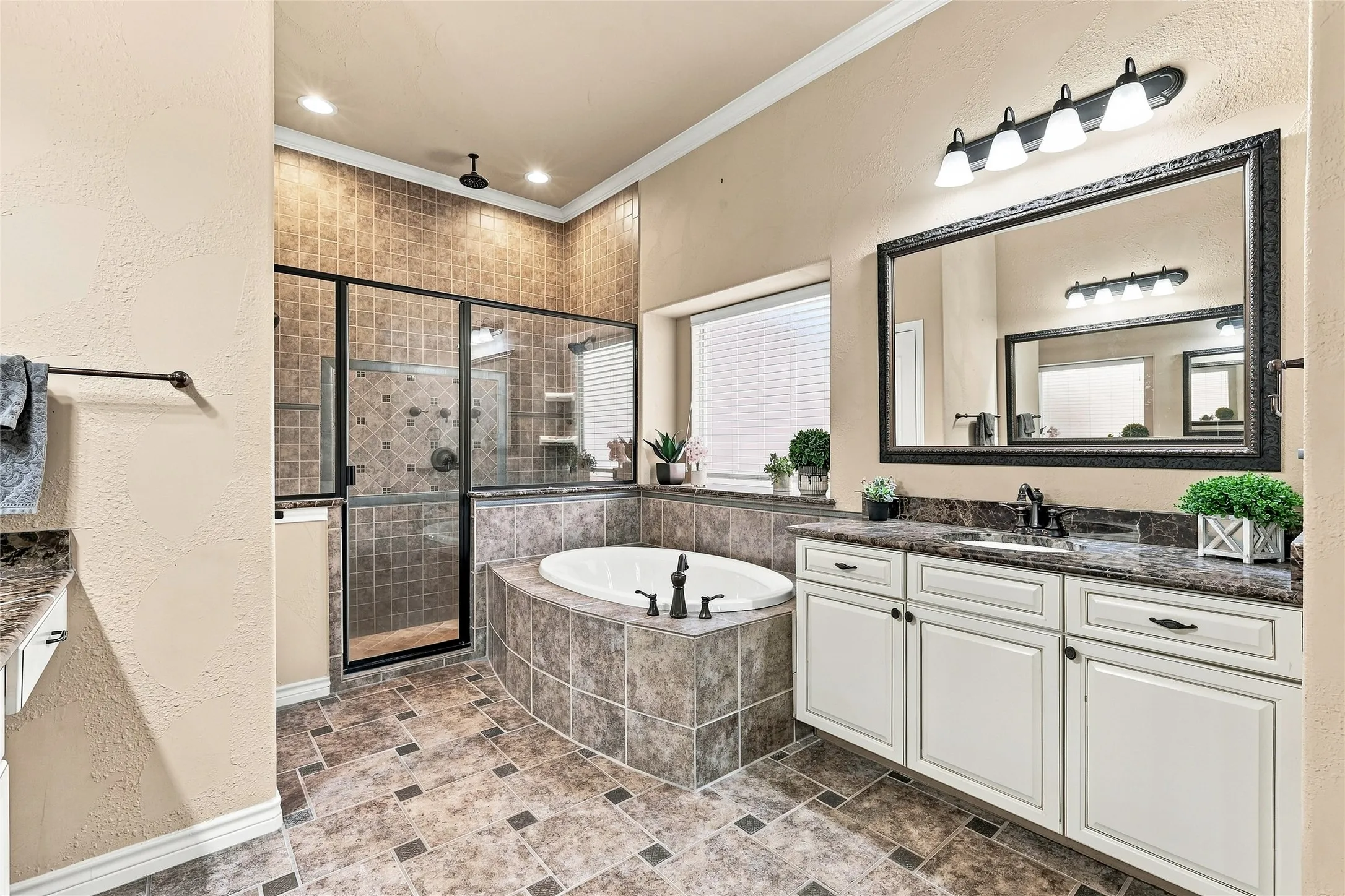 Single Family Residence For Sale in Tarrant County , 9600 Cholla Cactus Trail, Fort Worth, Texas 76177, 3 Bedroom, 2 Bathroom, 3 Garage spaces, 2,160 Sqft, built in 2008, mls#21379527, Real Estate Agent in Fort Worth, Homes For Sale in Tarrant county, Homes For Sale in Fort Worth, Realtor in Fort Worth Texas, Real Estate Brokerage Independent Realty Texas, Luminita Cordes Realtor