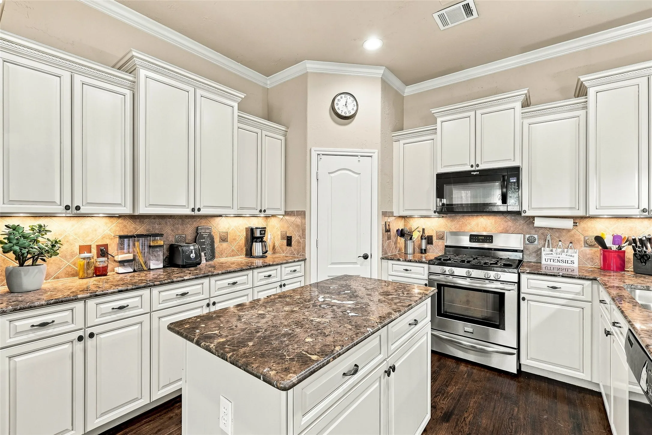 Single Family Residence For Sale in Tarrant County , 9600 Cholla Cactus Trail, Fort Worth, Texas 76177, 3 Bedroom, 2 Bathroom, 3 Garage spaces, 2,160 Sqft, built in 2008, mls#21379527, Real Estate Agent in Fort Worth, Homes For Sale in Tarrant county, Homes For Sale in Fort Worth, Realtor in Fort Worth Texas, Real Estate Brokerage Independent Realty Texas, Luminita Cordes Realtor