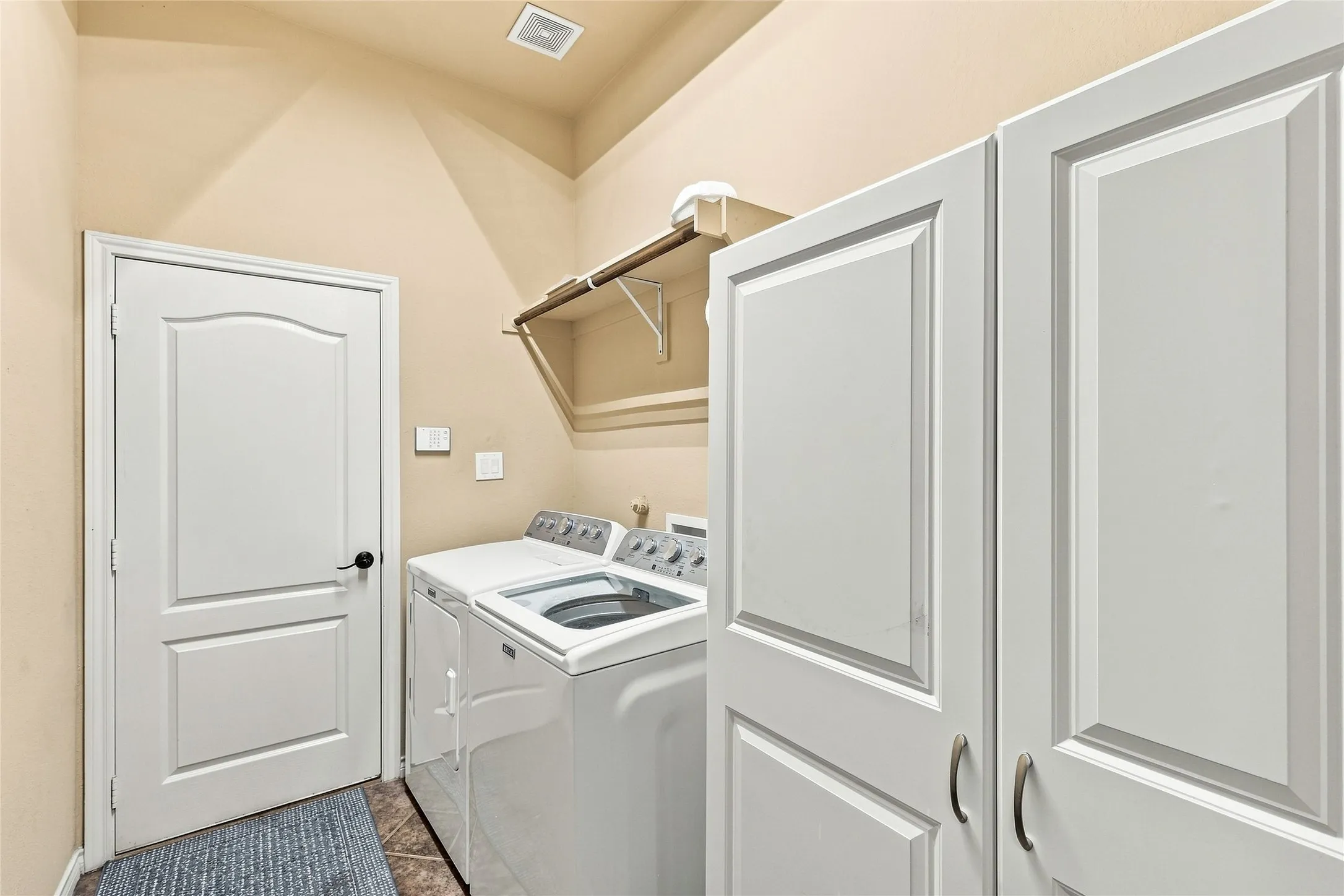 Single Family Residence For Sale in Tarrant County , 9600 Cholla Cactus Trail, Fort Worth, Texas 76177, 3 Bedroom, 2 Bathroom, 3 Garage spaces, 2,160 Sqft, built in 2008, mls#21379527, Real Estate Agent in Fort Worth, Homes For Sale in Tarrant county, Homes For Sale in Fort Worth, Realtor in Fort Worth Texas, Real Estate Brokerage Independent Realty Texas, Luminita Cordes Realtor