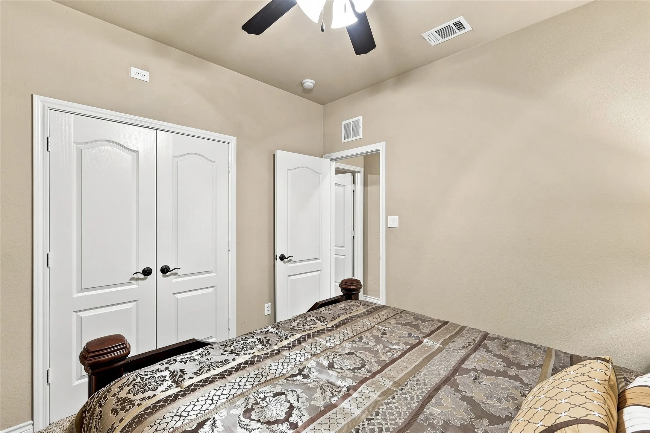 Single Family Residence For Sale in Tarrant County , 9600 Cholla Cactus Trail, Fort Worth, Texas 76177, 3 Bedroom, 2 Bathroom, 3 Garage spaces, 2,160 Sqft, built in 2008, mls#21379527, Real Estate Agent in Fort Worth, Homes For Sale in Tarrant county, Homes For Sale in Fort Worth, Realtor in Fort Worth Texas, Real Estate Brokerage Independent Realty Texas, Luminita Cordes Realtor