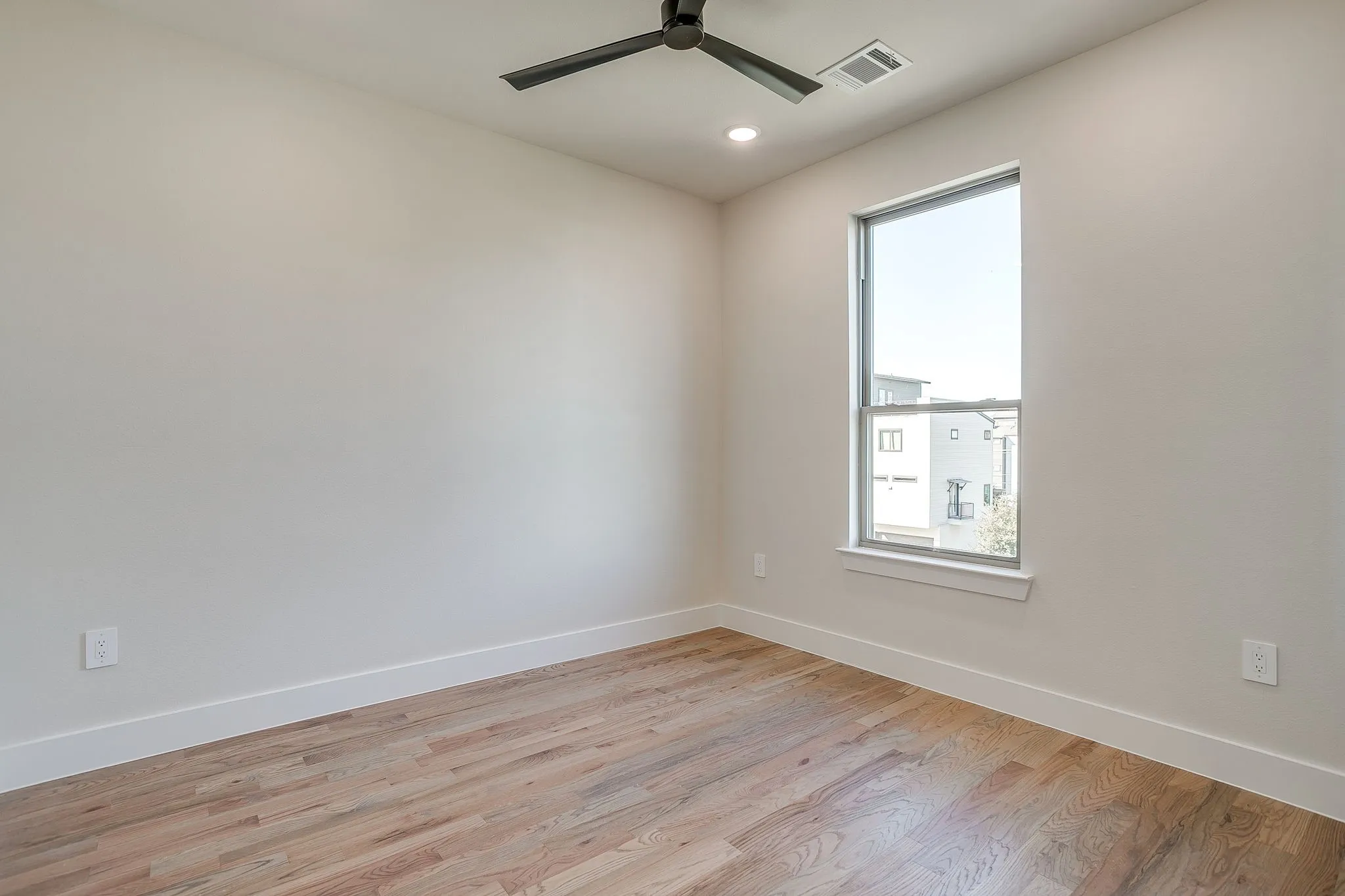 Condominium For Rent in Tarrant County , 2824 Weisenberger Street 106, Fort Worth, Texas 76107, 2 Bedroom, 3 Bathroom, 2 Garage spaces, 1,628 Sqft, built in 2025, mls#21379871, Real Estate Agent in Fort Worth, Homes For Rent in Tarrant county, Homes For Rent in Fort Worth, Realtor in Fort Worth Texas, Real Estate Brokerage Independent Realty Texas, Luminita Cordes Realtor