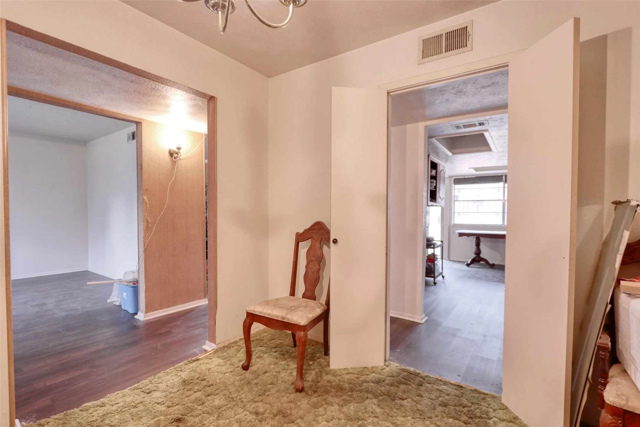 Single Family Residence For Sale in Dallas County , 327 Penguin Drive, Dallas, Texas 75241, 3 Bedroom, 2 Bathroom, 2 Garage spaces, 1,656 Sqft, built in 1971, mls#21379864, Real Estate Agent in Dallas, Homes For Sale in Dallas county, Homes For Sale in Dallas, Realtor in Dallas Texas, Real Estate Brokerage Independent Realty Texas, Luminita Cordes Realtor