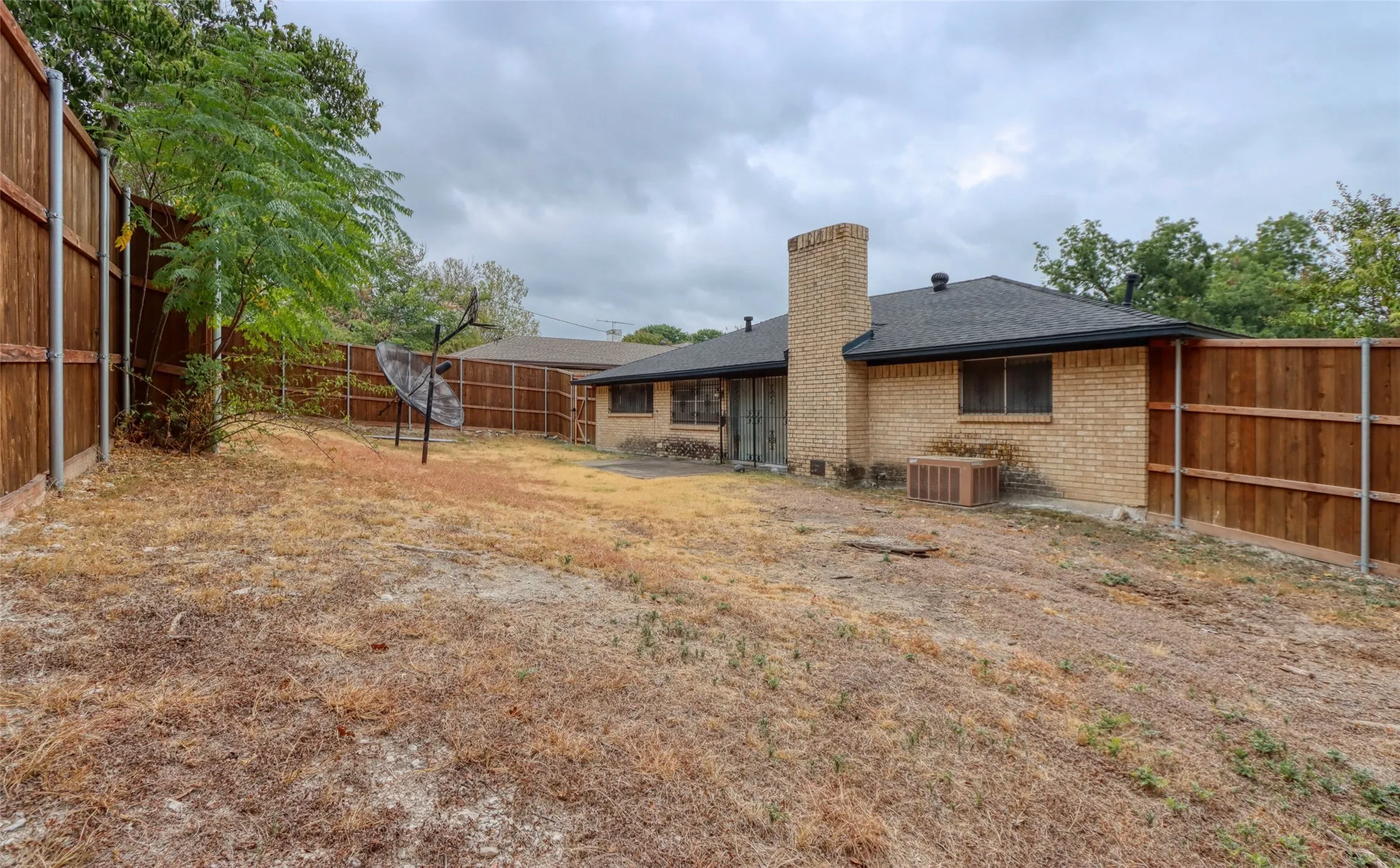 Single Family Residence For Sale in Dallas County , 327 Penguin Drive, Dallas, Texas 75241, 3 Bedroom, 2 Bathroom, 2 Garage spaces, 1,656 Sqft, built in 1971, mls#21379864, Real Estate Agent in Dallas, Homes For Sale in Dallas county, Homes For Sale in Dallas, Realtor in Dallas Texas, Real Estate Brokerage Independent Realty Texas, Luminita Cordes Realtor