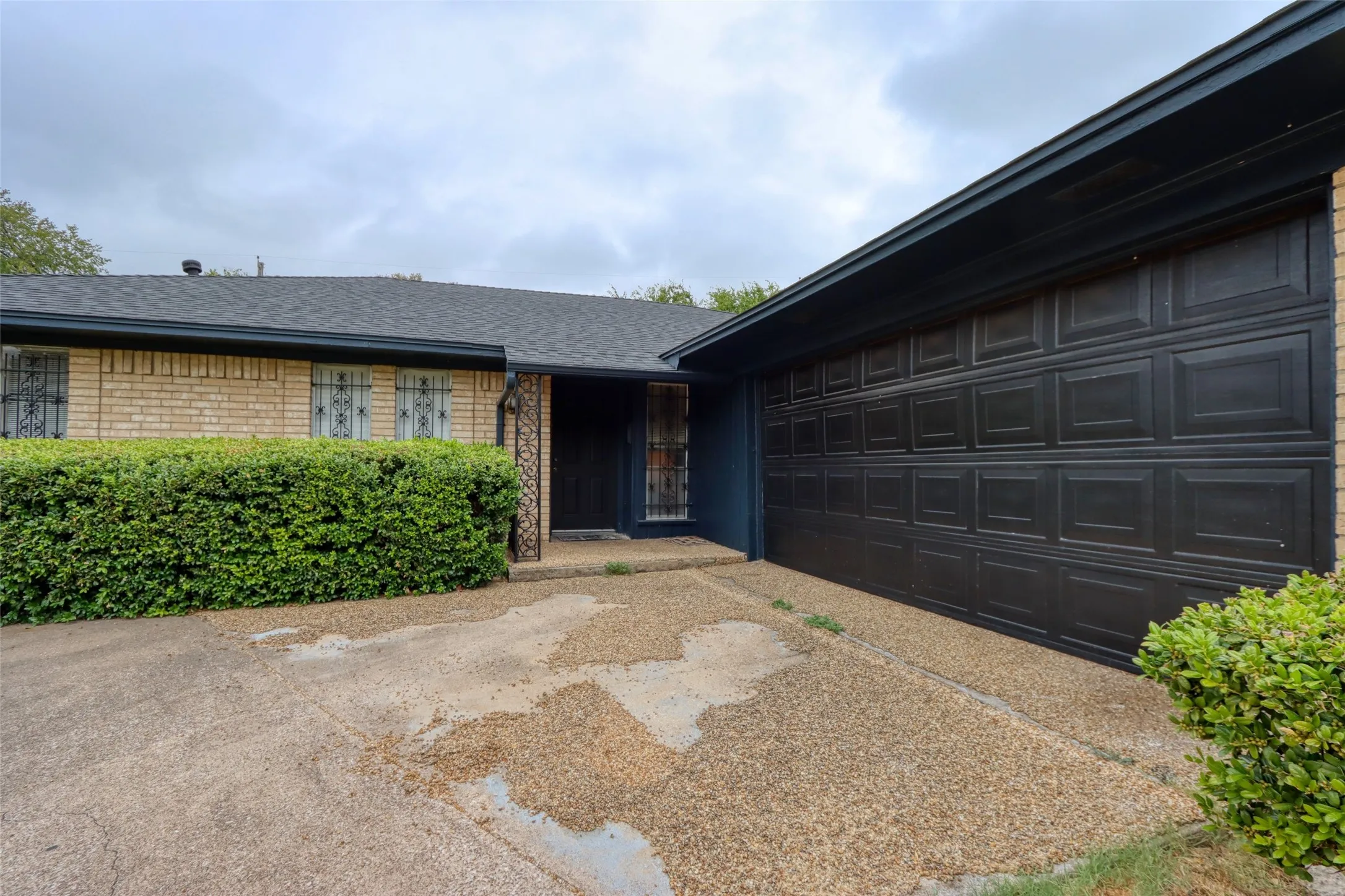 Single Family Residence For Sale in Dallas County , 327 Penguin Drive, Dallas, Texas 75241, 3 Bedroom, 2 Bathroom, 2 Garage spaces, 1,656 Sqft, built in 1971, mls#21379864, Real Estate Agent in Dallas, Homes For Sale in Dallas county, Homes For Sale in Dallas, Realtor in Dallas Texas, Real Estate Brokerage Independent Realty Texas, Luminita Cordes Realtor