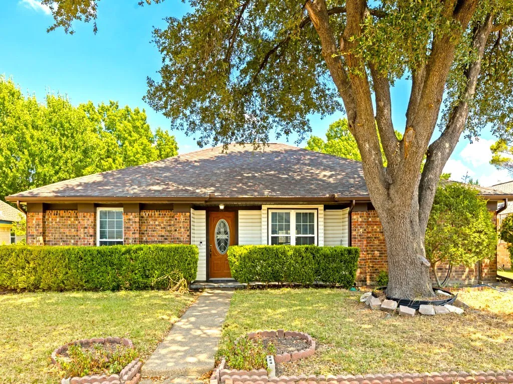 Single Family Residence For Sale in Dallas County , 305 Jessica Drive, Garland, Texas 75040, 3 Bedroom, 2 Bathroom, 2 Garage spaces, 1,766 Sqft, built in 1982, mls#21379878, Real Estate Agent in Garland, Homes For Sale in Dallas county, Homes For Sale in Garland, Realtor in Garland Texas, Real Estate Brokerage Independent Realty Texas, Luminita Cordes Realtor