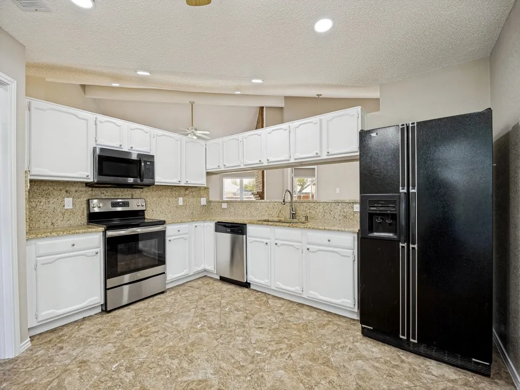 Single Family Residence For Sale in Dallas County , 305 Jessica Drive, Garland, Texas 75040, 3 Bedroom, 2 Bathroom, 2 Garage spaces, 1,766 Sqft, built in 1982, mls#21379878, Real Estate Agent in Garland, Homes For Sale in Dallas county, Homes For Sale in Garland, Realtor in Garland Texas, Real Estate Brokerage Independent Realty Texas, Luminita Cordes Realtor