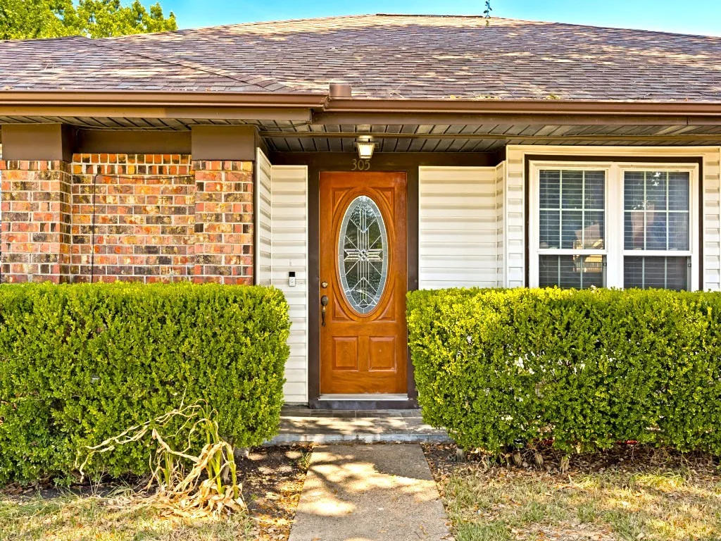Single Family Residence For Sale in Dallas County , 305 Jessica Drive, Garland, Texas 75040, 3 Bedroom, 2 Bathroom, 2 Garage spaces, 1,766 Sqft, built in 1982, mls#21379878, Real Estate Agent in Garland, Homes For Sale in Dallas county, Homes For Sale in Garland, Realtor in Garland Texas, Real Estate Brokerage Independent Realty Texas, Luminita Cordes Realtor