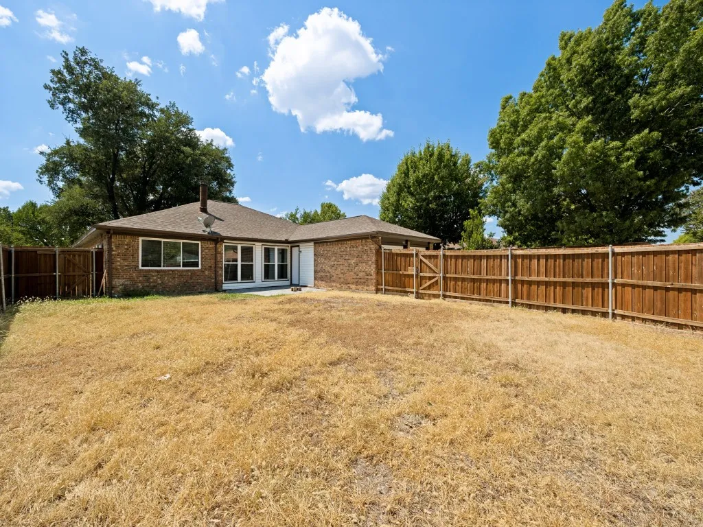 Single Family Residence For Sale in Dallas County , 305 Jessica Drive, Garland, Texas 75040, 3 Bedroom, 2 Bathroom, 2 Garage spaces, 1,766 Sqft, built in 1982, mls#21379878, Real Estate Agent in Garland, Homes For Sale in Dallas county, Homes For Sale in Garland, Realtor in Garland Texas, Real Estate Brokerage Independent Realty Texas, Luminita Cordes Realtor