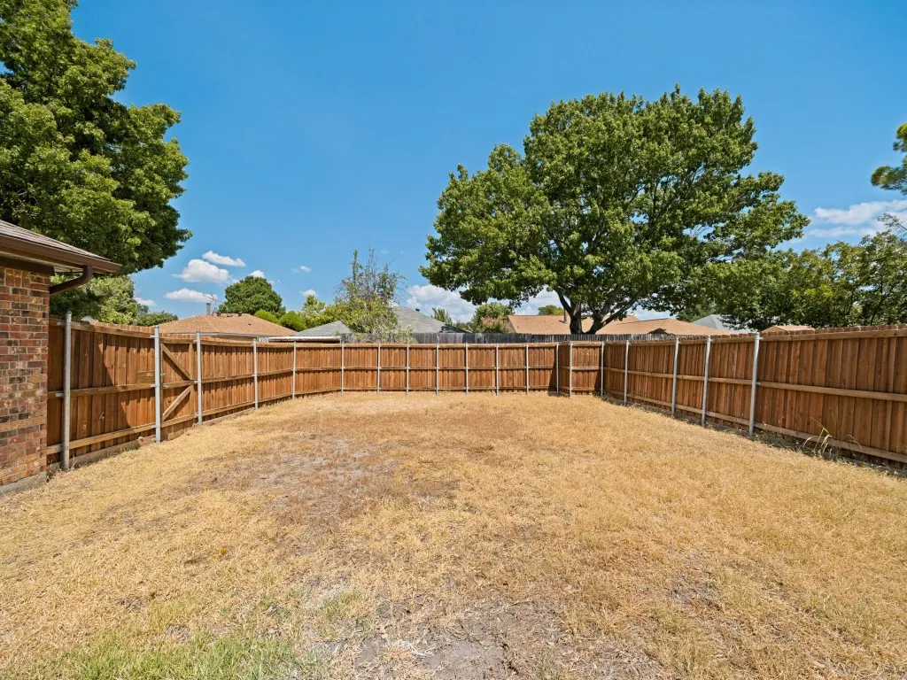 Single Family Residence For Sale in Dallas County , 305 Jessica Drive, Garland, Texas 75040, 3 Bedroom, 2 Bathroom, 2 Garage spaces, 1,766 Sqft, built in 1982, mls#21379878, Real Estate Agent in Garland, Homes For Sale in Dallas county, Homes For Sale in Garland, Realtor in Garland Texas, Real Estate Brokerage Independent Realty Texas, Luminita Cordes Realtor